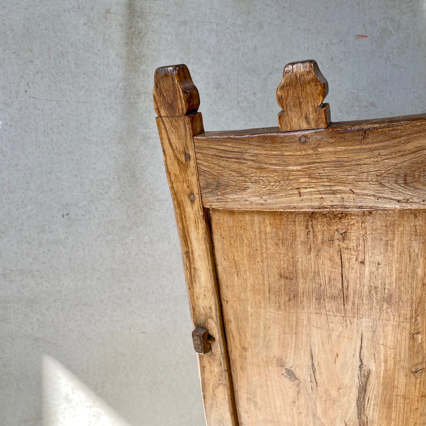 Rustikaler Eichen-Sessel im walisischen Stil aus dem 18. Jahrhundert