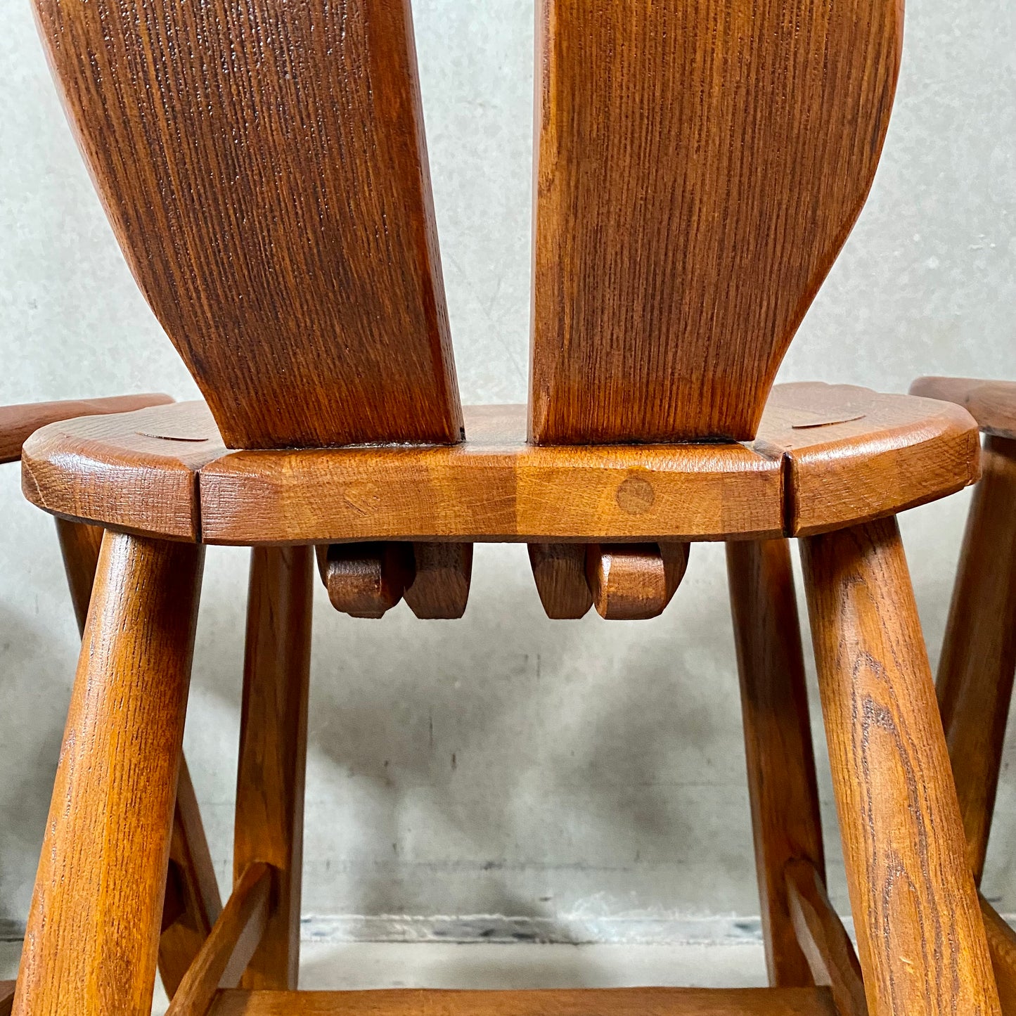 Set aus 4 Esszimmerstühlen im brutalistischen Stil aus massiver Eiche von Kunstmeubelen De Puydt, Belgien, 1970