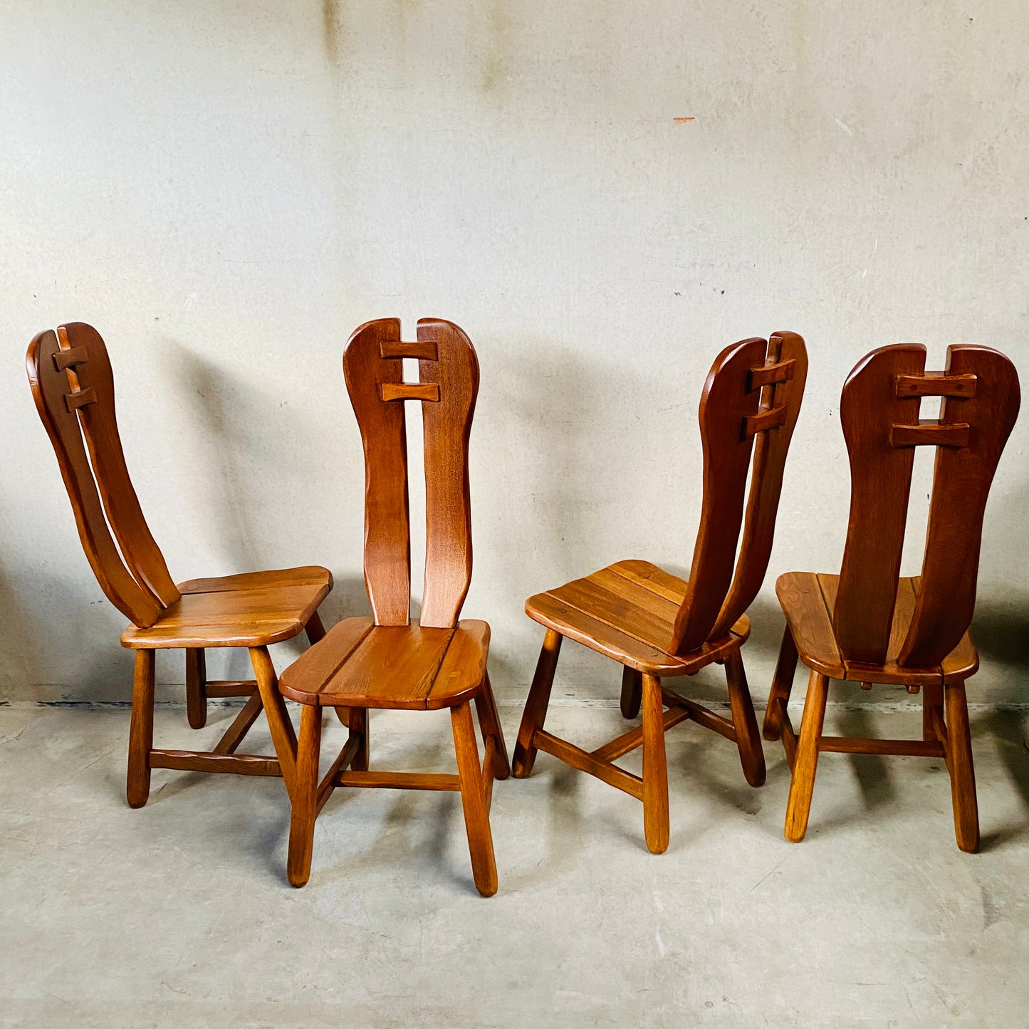 Set aus 4 Esszimmerstühlen im brutalistischen Stil aus massiver Eiche von Kunstmeubelen De Puydt, Belgien, 1970