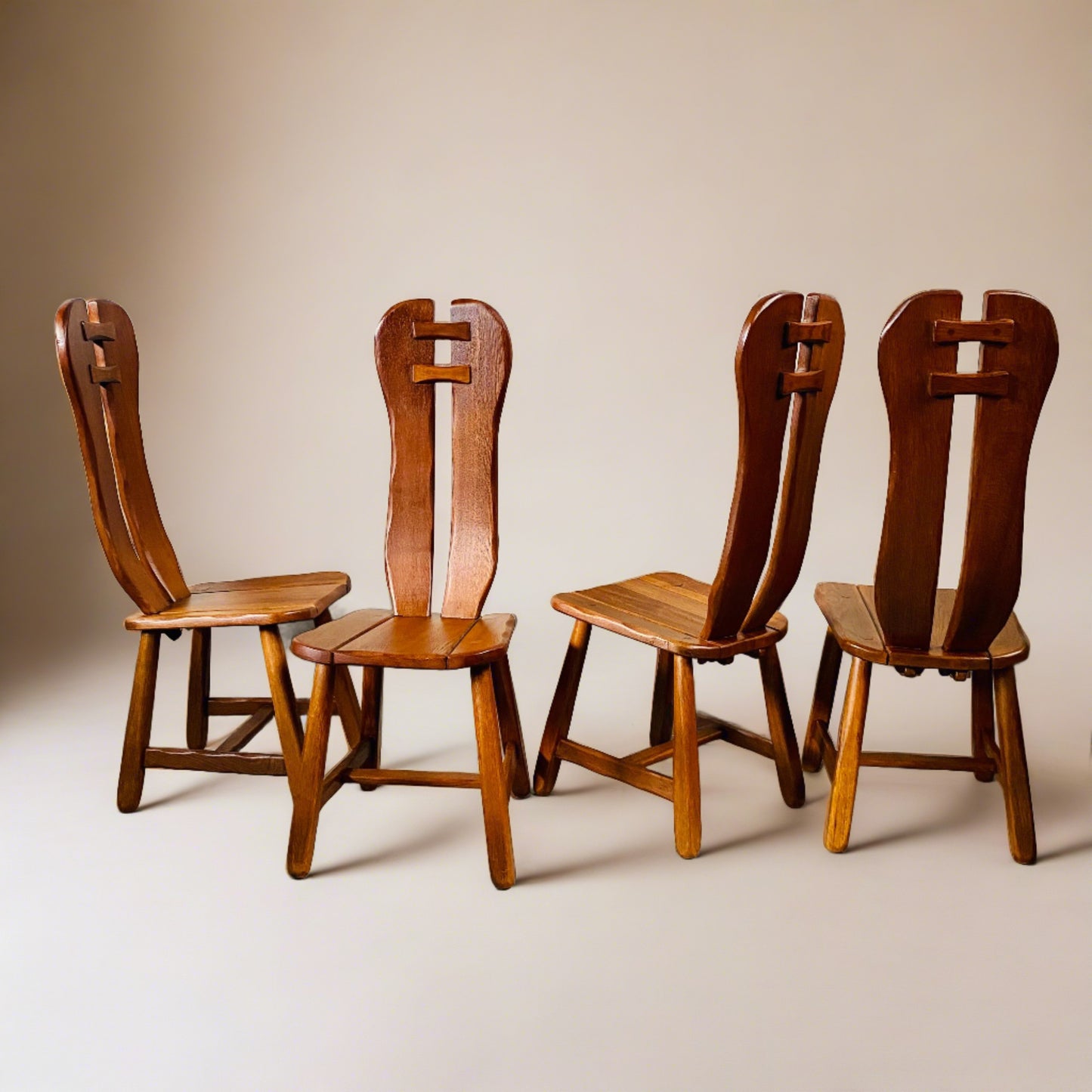 Set aus 4 Esszimmerstühlen im brutalistischen Stil aus massiver Eiche von Kunstmeubelen De Puydt, Belgien, 1970