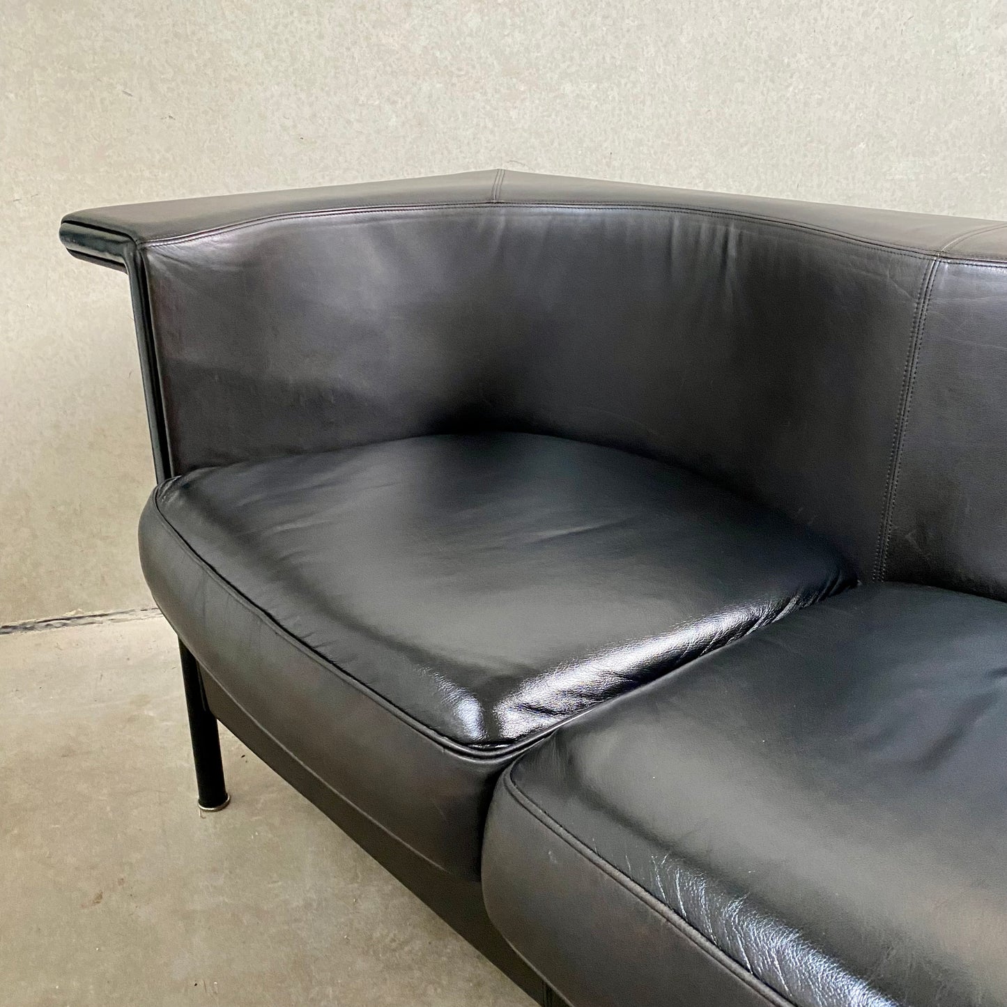 Antonio Citterio Braun-Schwarzes Ledersofa „Cricket“ für Moroso Italien 1980