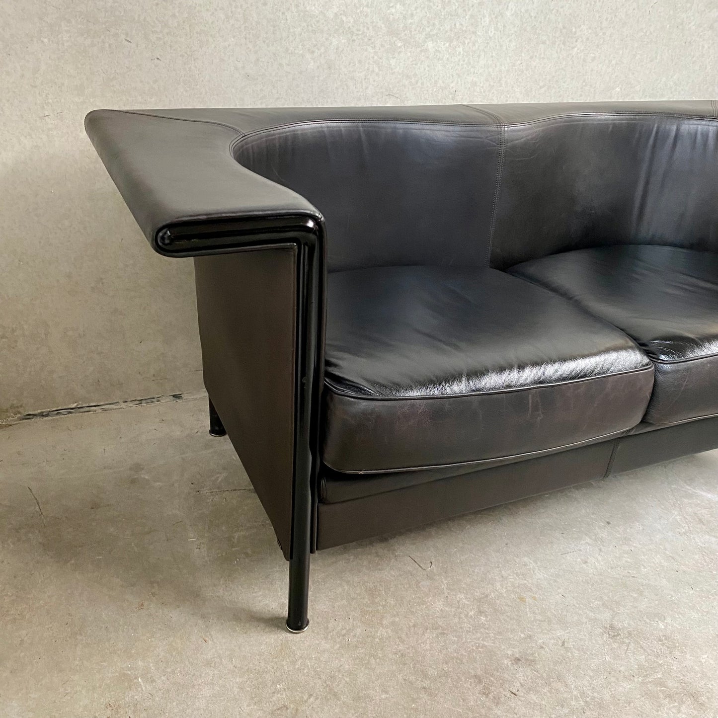 Antonio Citterio Braun-Schwarzes Ledersofa „Cricket“ für Moroso Italien 1980