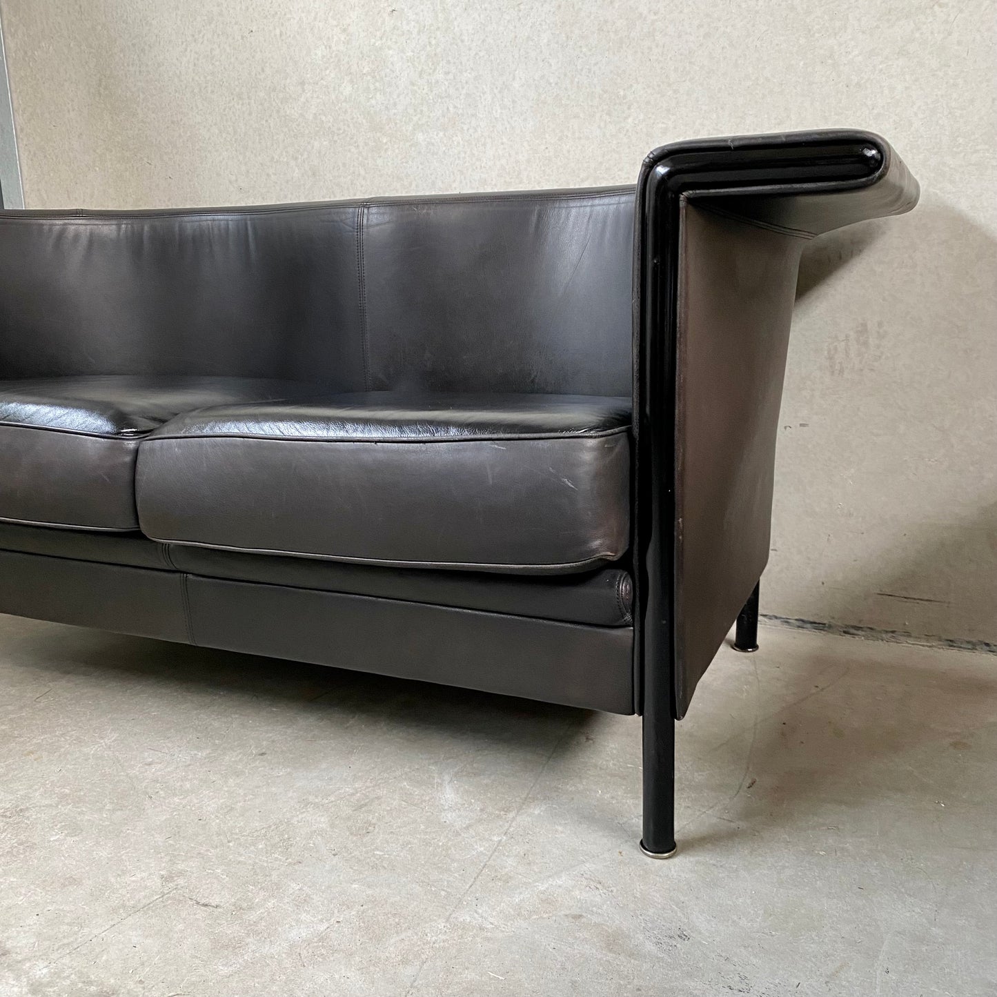Antonio Citterio Braun-Schwarzes Ledersofa „Cricket“ für Moroso Italien 1980