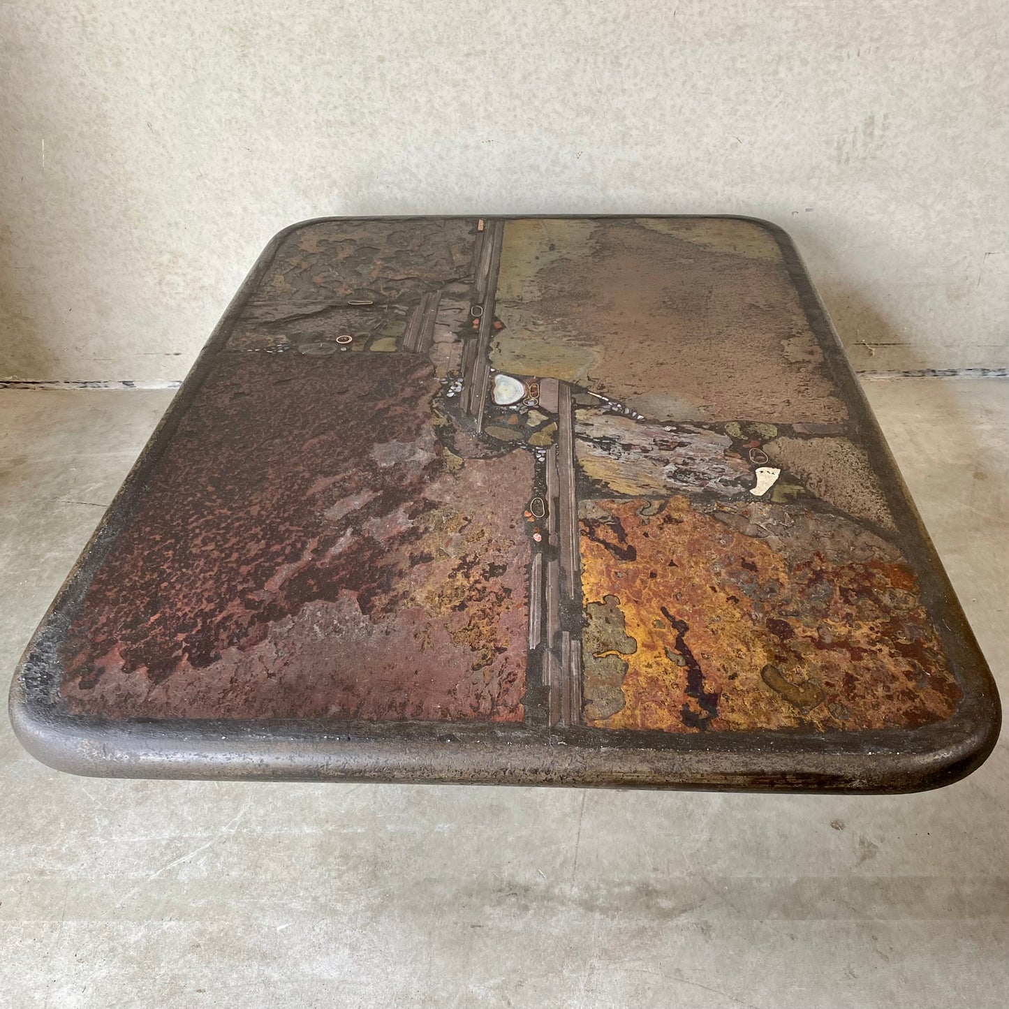Brutalistischer rechteckiger Couchtisch aus Schiefer und Achat von Paul Kingma, 1989