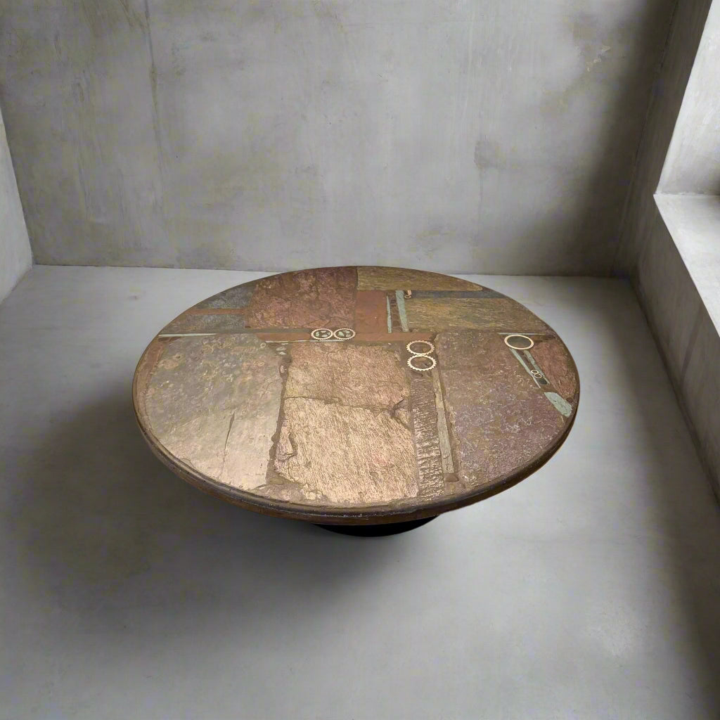 Table basse ronde en ardoise de style brutaliste, œuvre du sculpteur Paul Kingma, Pays-Bas, 1982