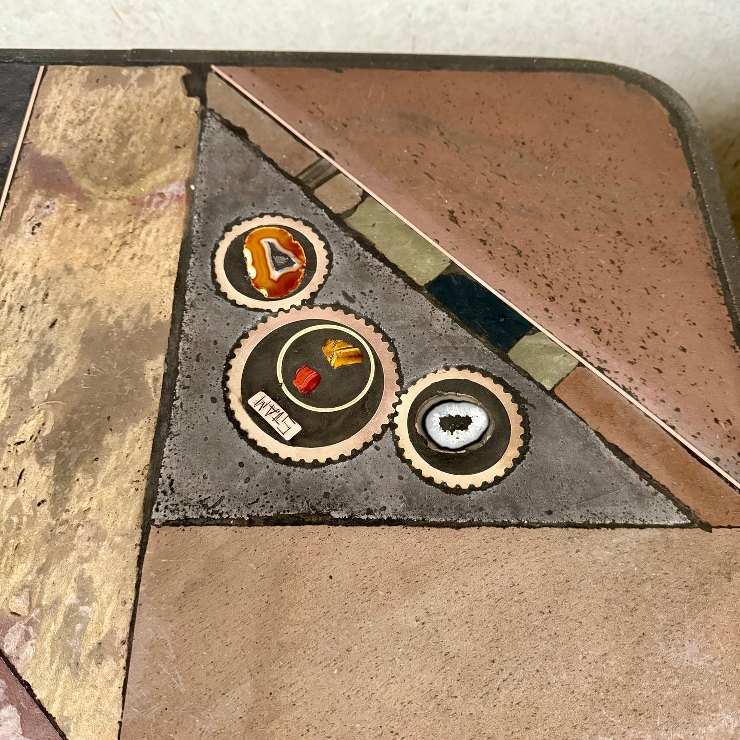 Table basse brutaliste en ardoise, pierre et laiton, par Studio Stam, 1980