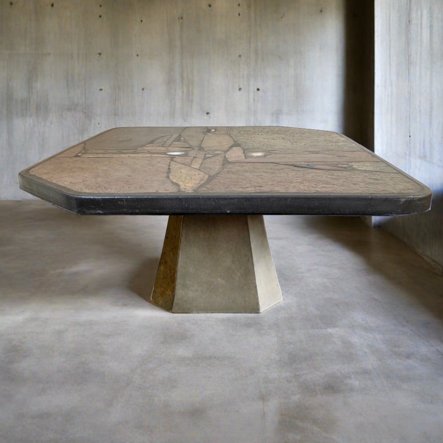 Brutalistischer Couchtisch aus Schiefer und Messing von Studio Stam, 1980