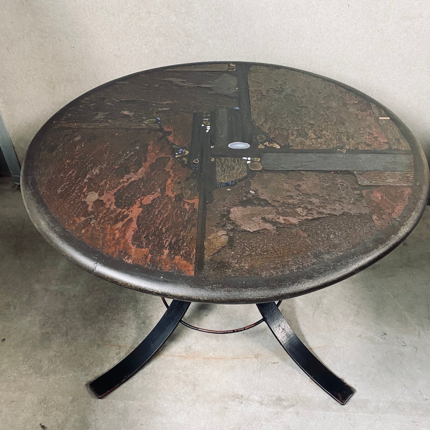 Table de salle à manger ronde de style brutaliste avec piètement en agate et fonte, par Paul Kingma, 1980