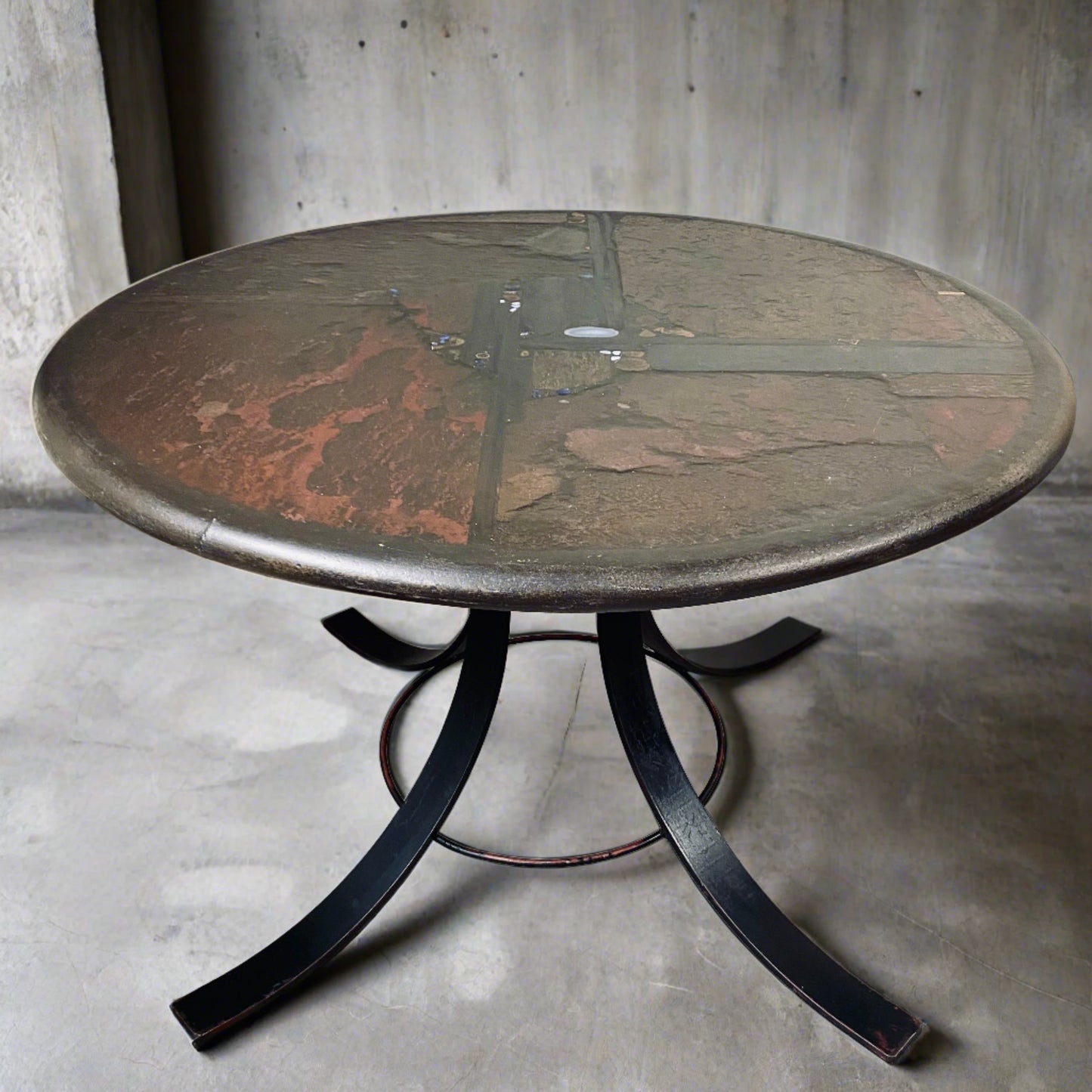 Table de salle à manger ronde de style brutaliste avec piètement en agate et fonte, par Paul Kingma, 1980