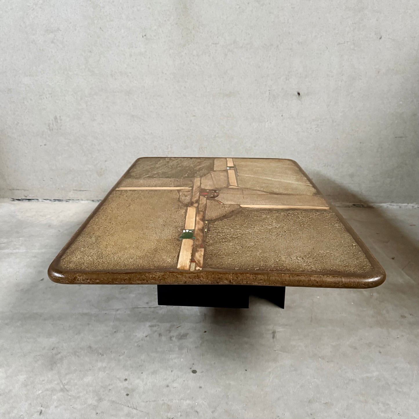 Brutalistischer rechteckiger Couchtisch aus Ammonitenstein im Schieferstil, Paul Kingma, Niederlande, 1996
