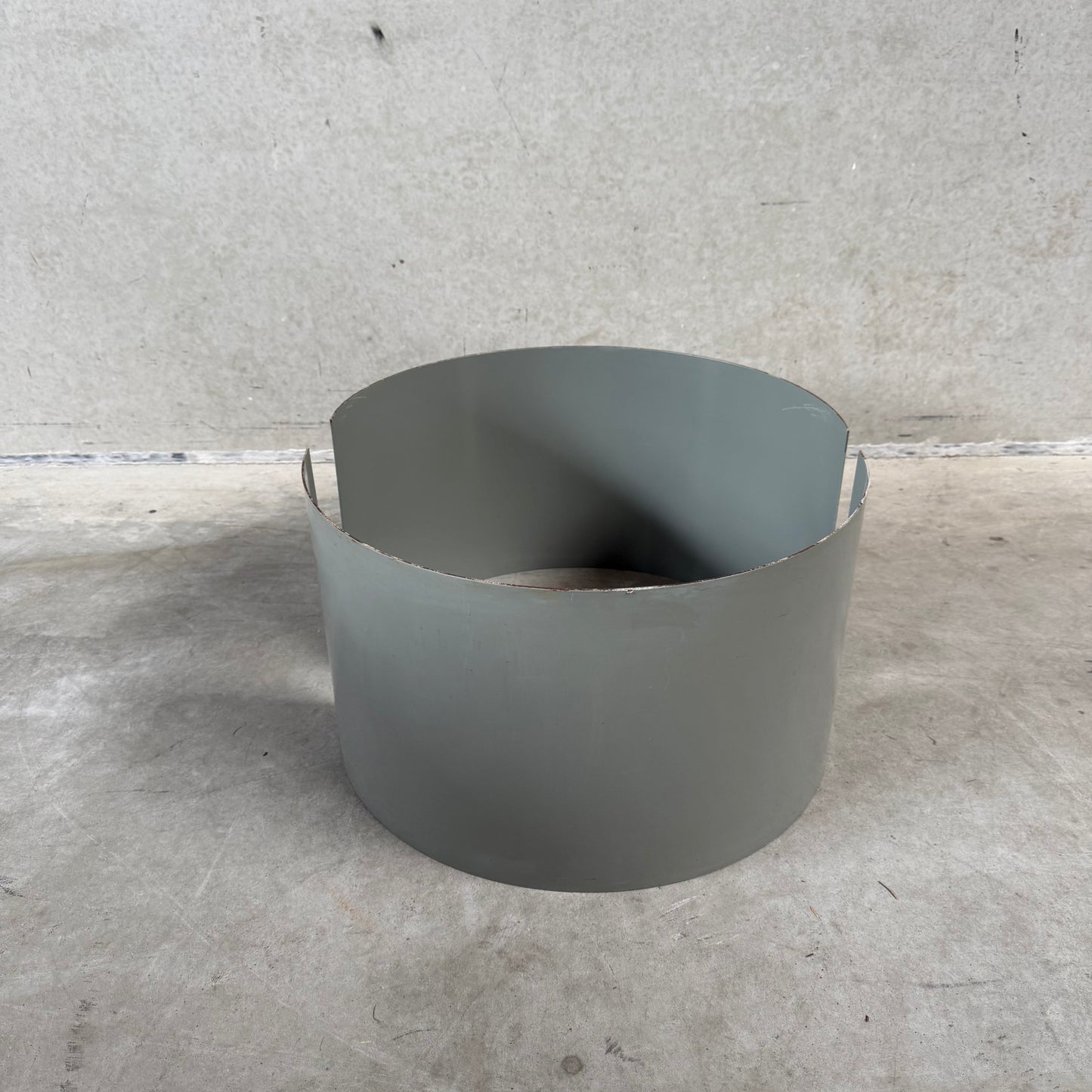 Brutalistischer runder Couchtisch aus grauem Schieferstein vom Bildhauer Paul Kingma, Niederlande, 1984