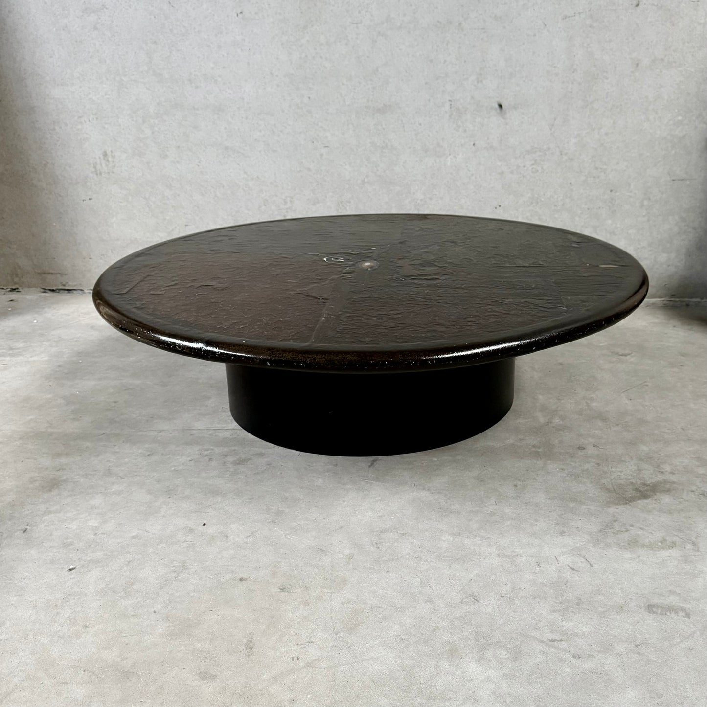 Brutalistischer runder Couchtisch aus Schiefer und Achat von Paul Kingma, Niederlande, 1989