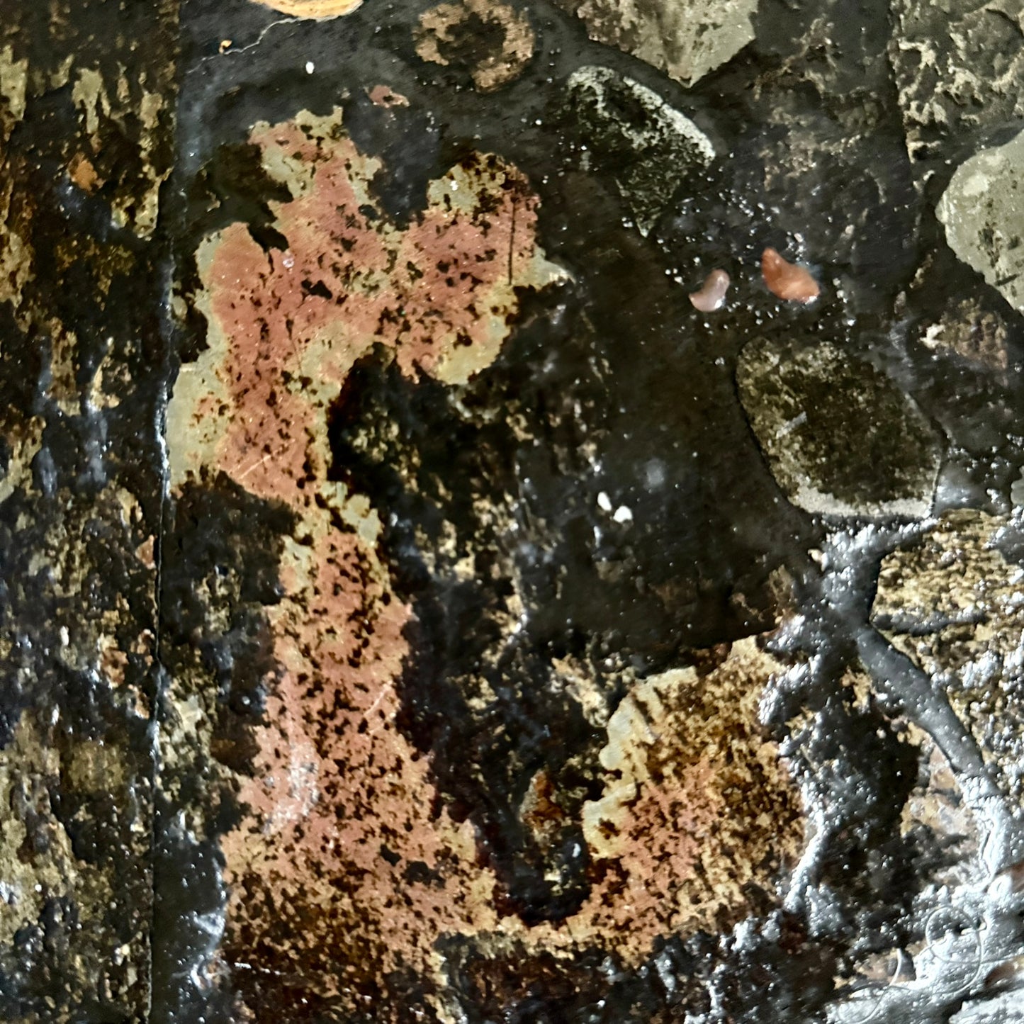 Brutalistischer runder Couchtisch aus Schiefer und Achat von Paul Kingma, Niederlande, 1989
