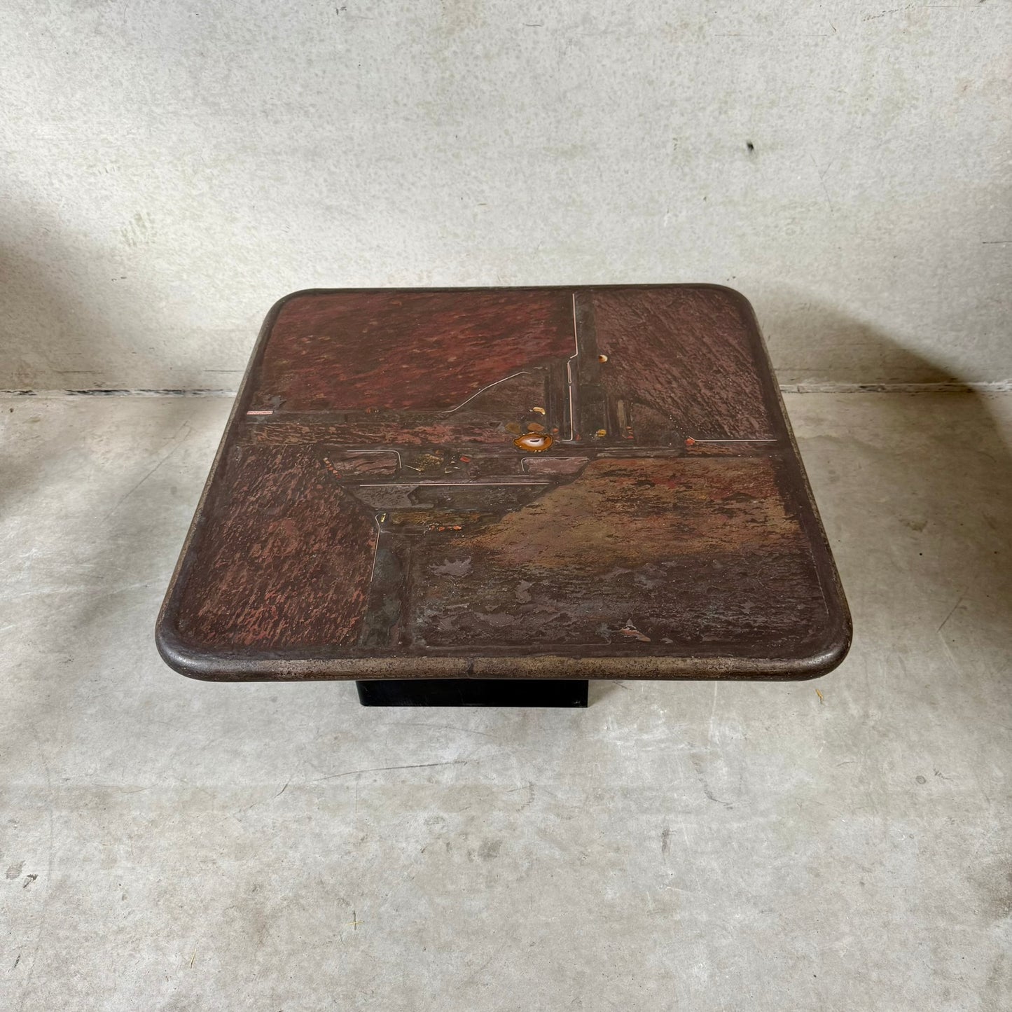 Table basse carrée brutaliste en ardoise et agate brune par Paul Kingma 1990