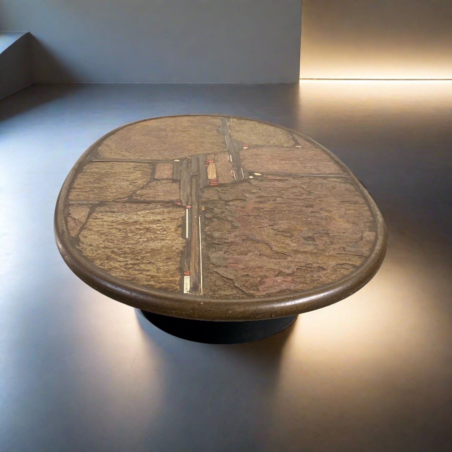 Brutalistischer ovaler Couchtisch des Bildhauers Paul Kingma, niederländisches Design