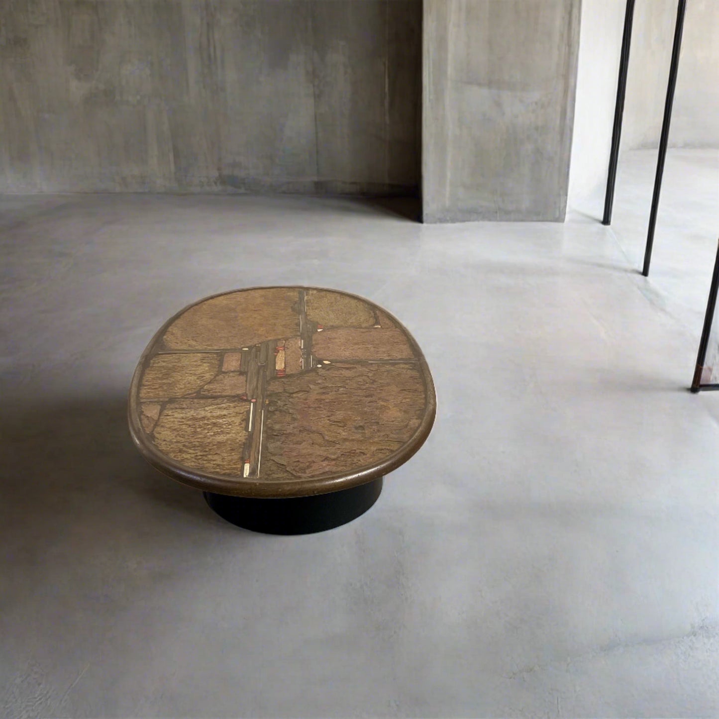 Brutalistischer ovaler Couchtisch des Bildhauers Paul Kingma, niederländisches Design