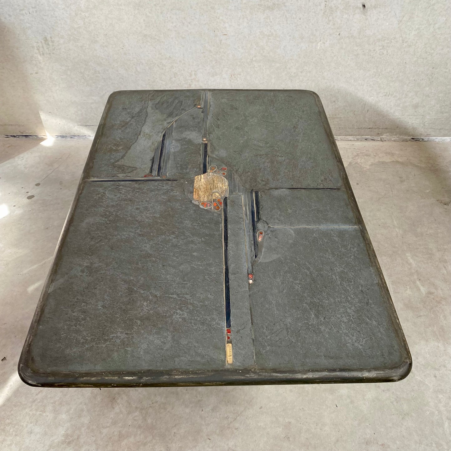 Brutalistischer rechteckiger Couchtisch aus Schieferstein vom Bildhauer Paul Kingma, 1996