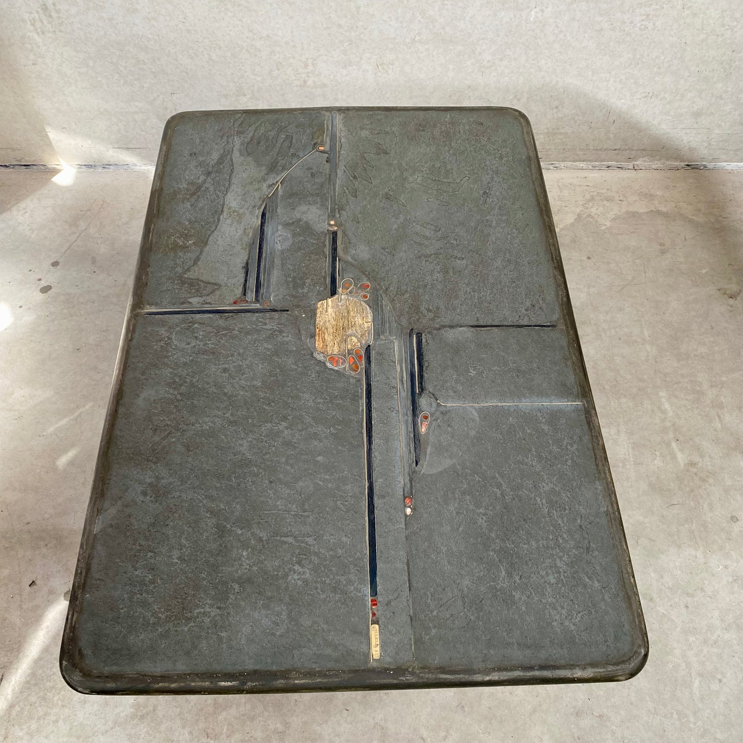 Brutalistischer rechteckiger Couchtisch aus Schieferstein vom Bildhauer Paul Kingma, 1996