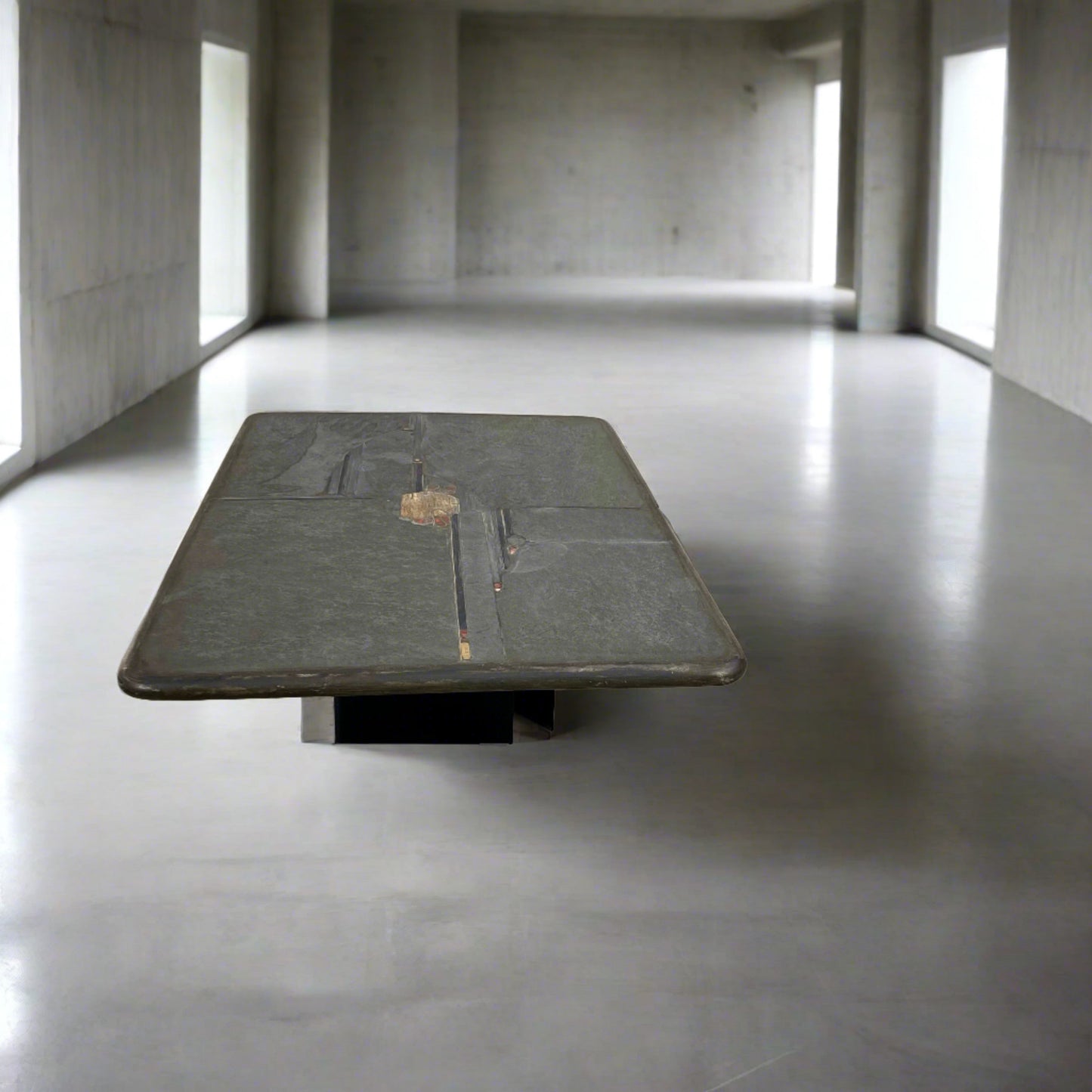 Brutalistischer rechteckiger Couchtisch aus Schieferstein vom Bildhauer Paul Kingma, 1996
