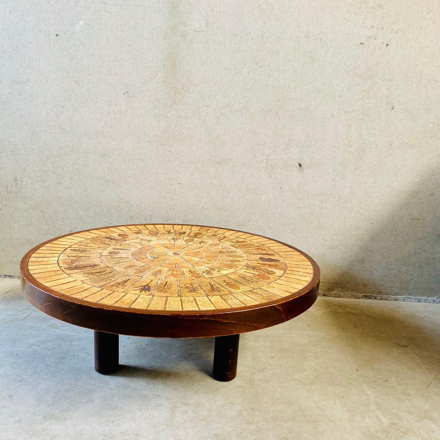 Runder, brutalistischer Keramik-Couchtisch von Roger Capron, Frankreich 1960