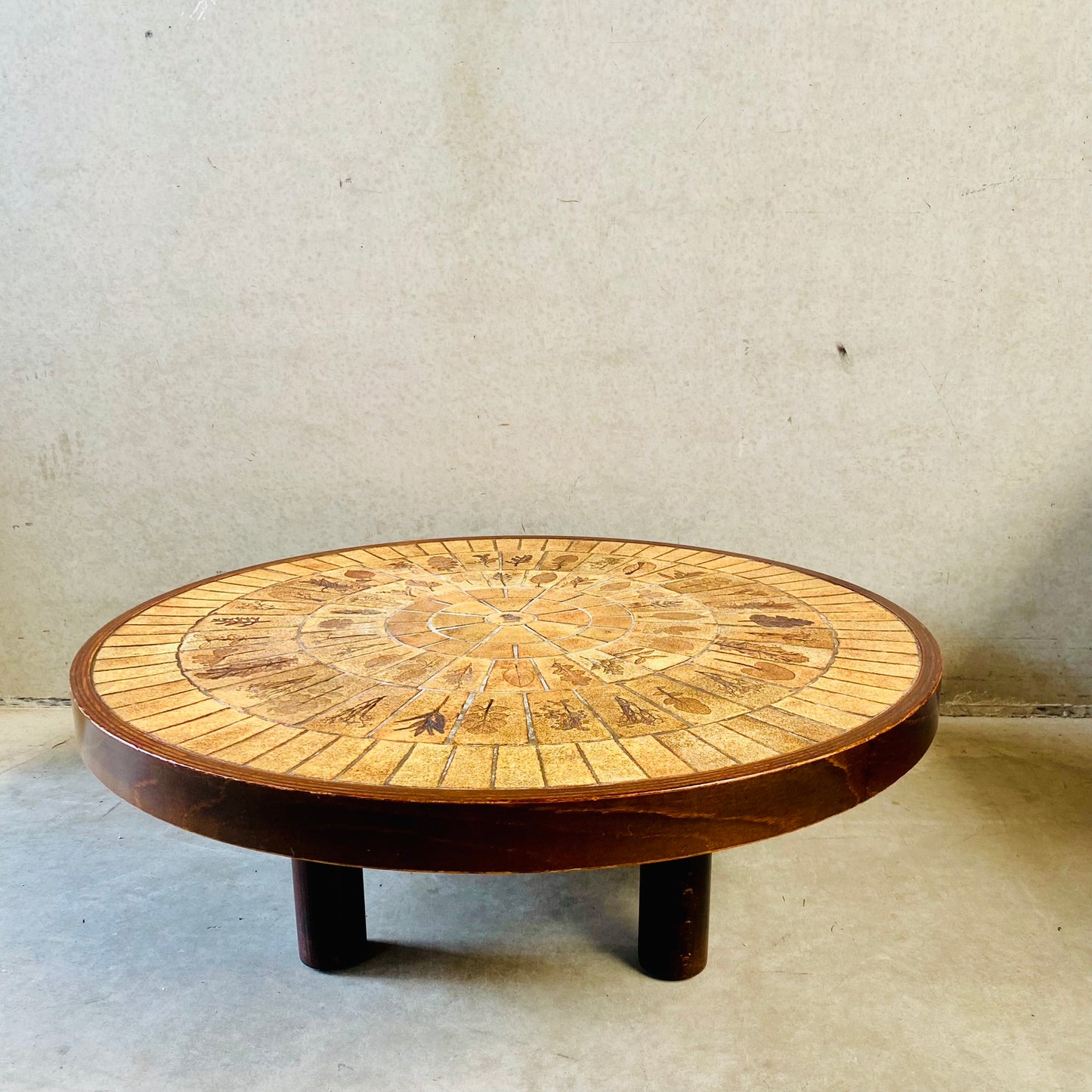 Runder, brutalistischer Keramik-Couchtisch von Roger Capron, Frankreich 1960