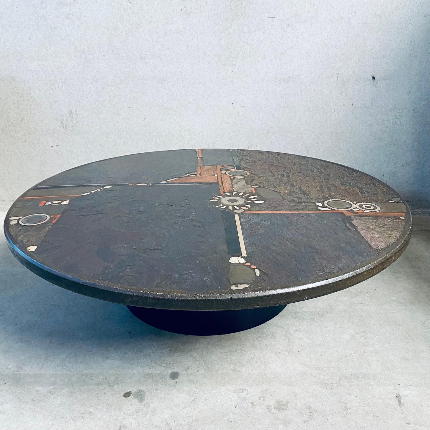 Runder Couchtisch im Stil des Brutalismus, entworfen vom Bildhauer Paul Kingma, Niederlande, 1984