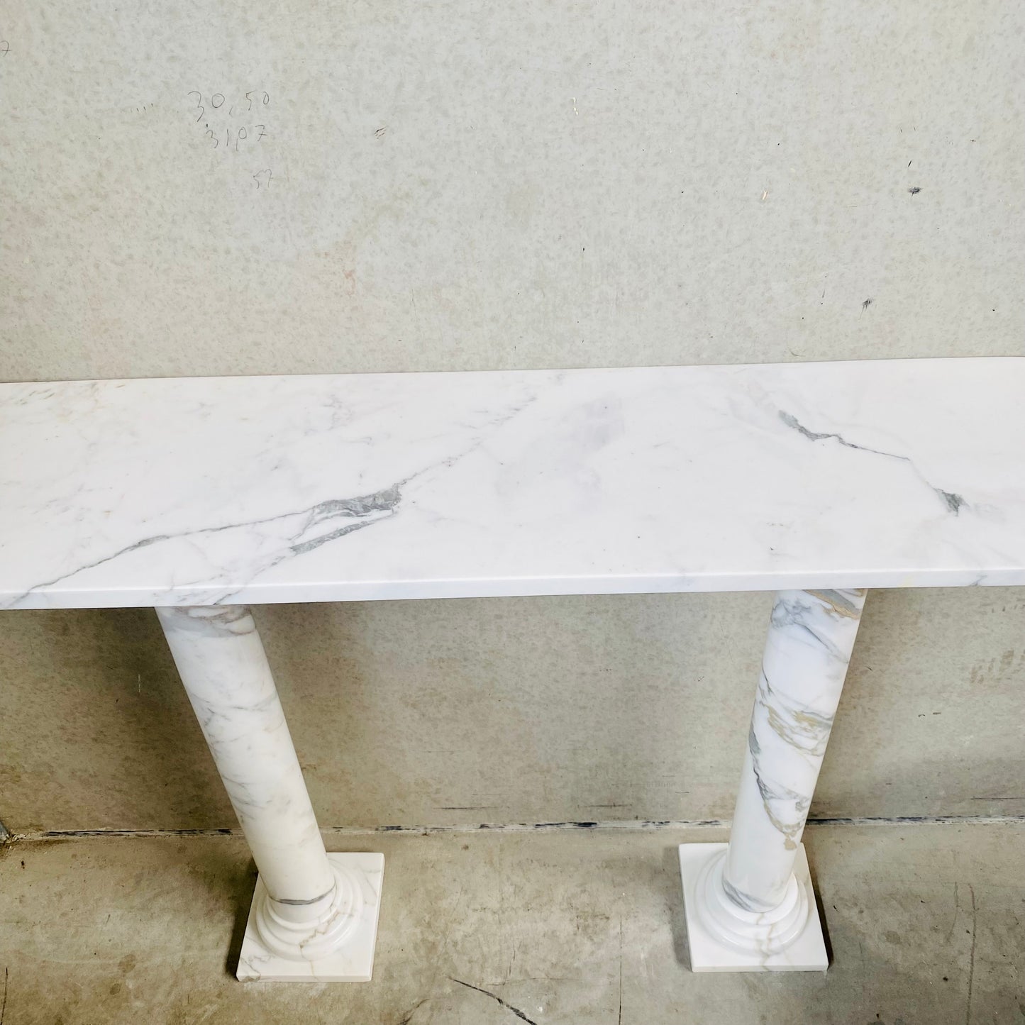 Console/table d'appoint classique en marbre blanc massif, Italie 1980