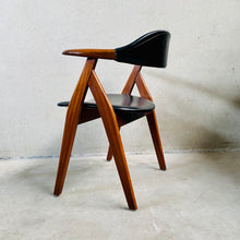 Load image into Gallery viewer, Cow Horn Chair by Tijsseling Meubelfabriek, Netherlands 1960
