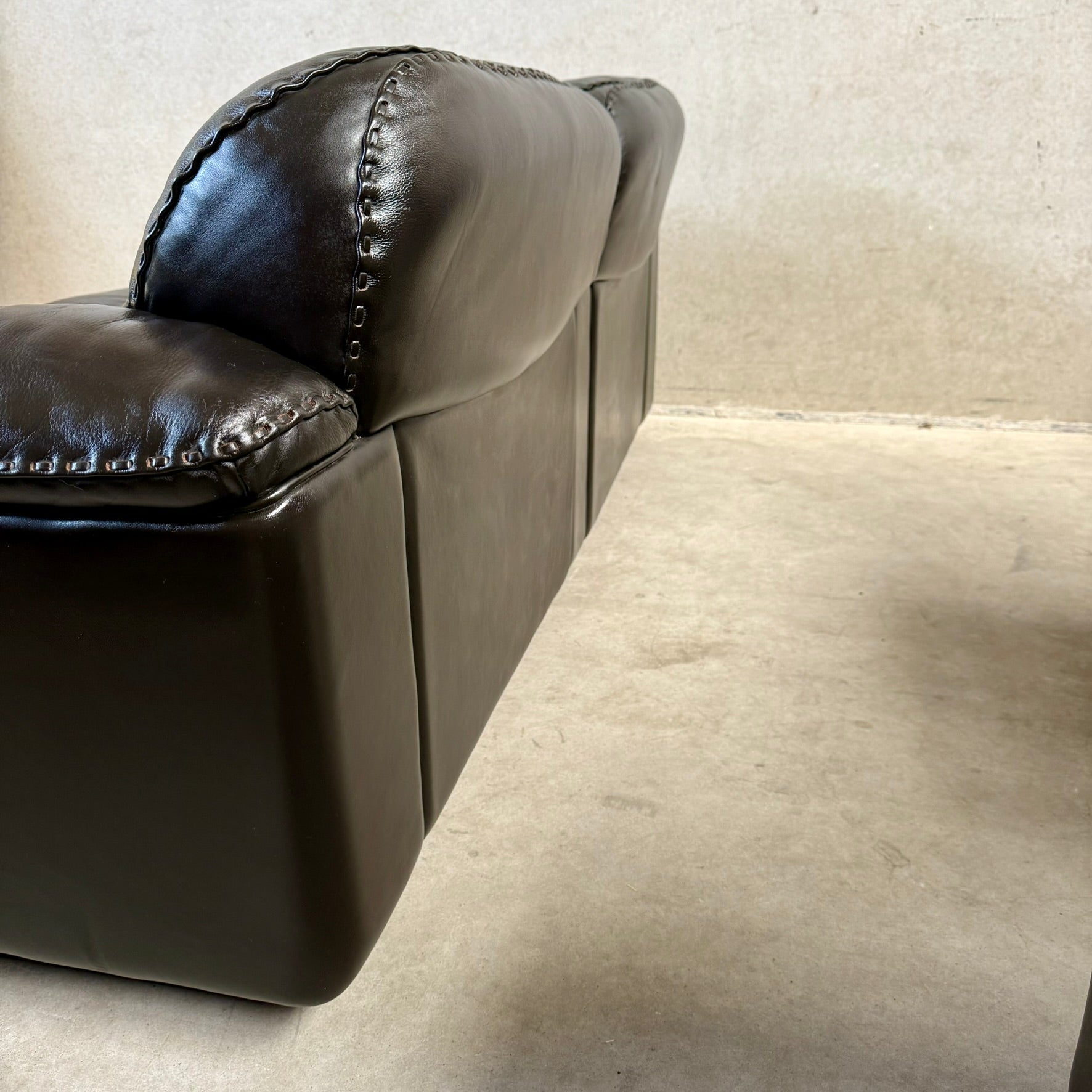 De Sede DS-101 Two-Seater Sofa in Dark Brown Leather