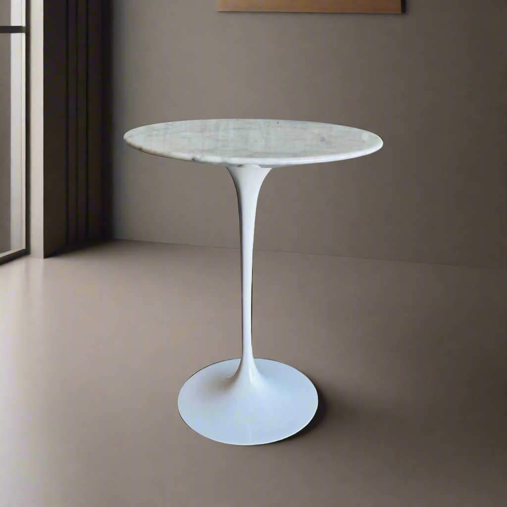 Eero Saarinen Beistelltisch „Tulip“ aus weißem Carrara-Marmor von Knoll, Deutschland, 1960