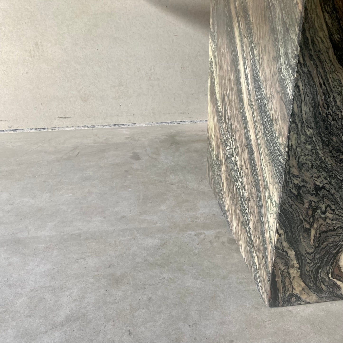 Großer Esstisch aus Cipollino-Ondulato-Marmor aus der Mitte des 20. Jahrhunderts, Italien