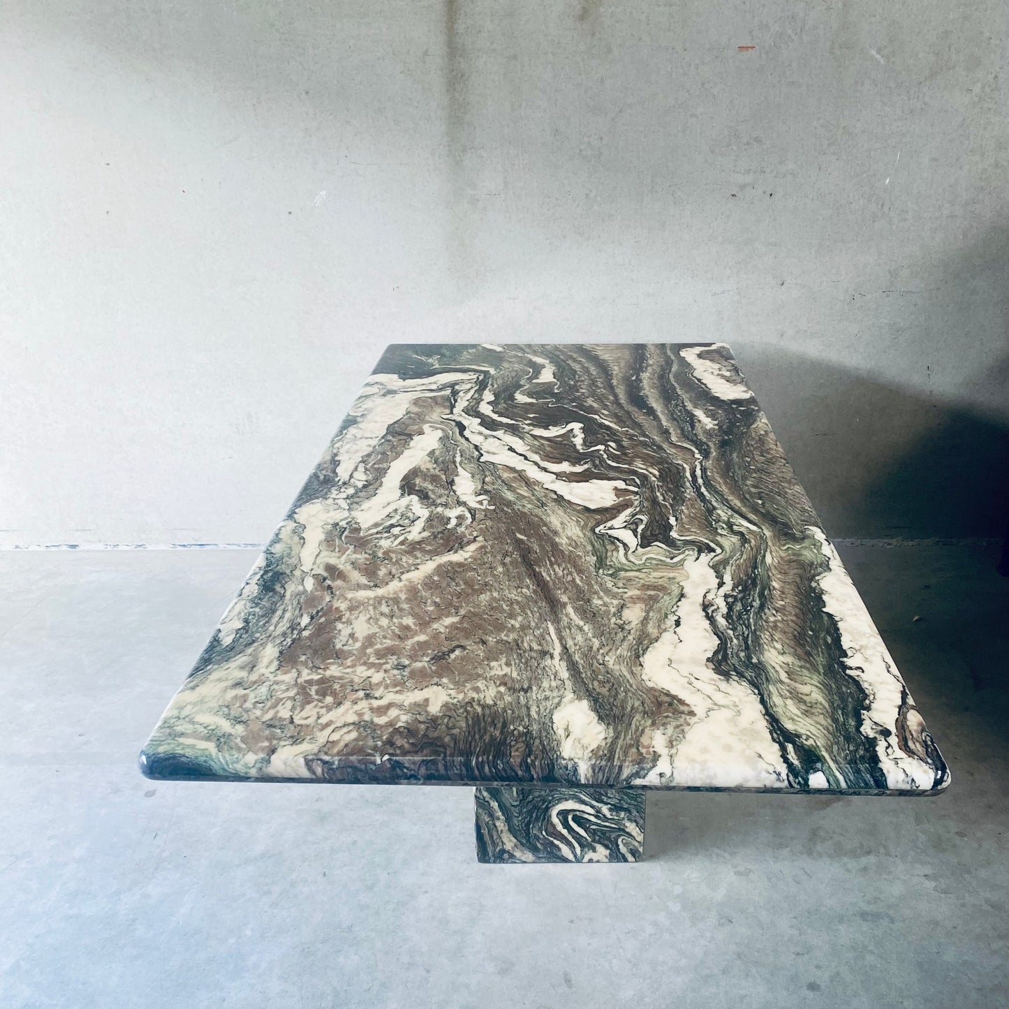 Großer Esstisch aus Cipollino-Ondulato-Marmor aus der Mitte des 20. Jahrhunderts, Italien