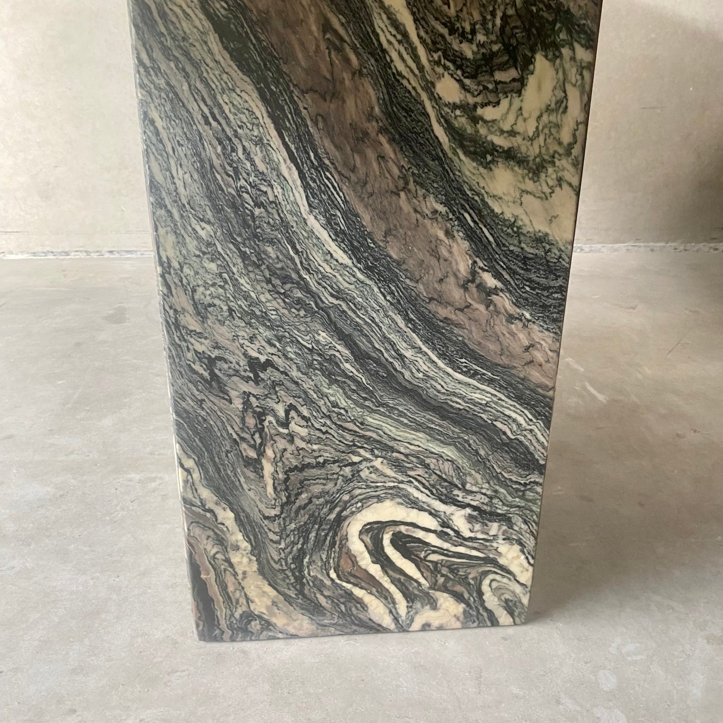 Großer Esstisch aus Cipollino-Ondulato-Marmor aus der Mitte des 20. Jahrhunderts, Italien