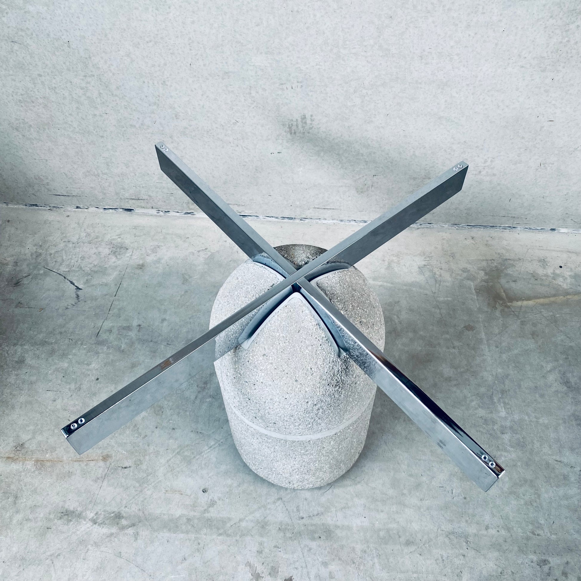 Mid-century Giovanni Offredi Concrete Dining Table Paracarro for Saporiti, Italy 1970