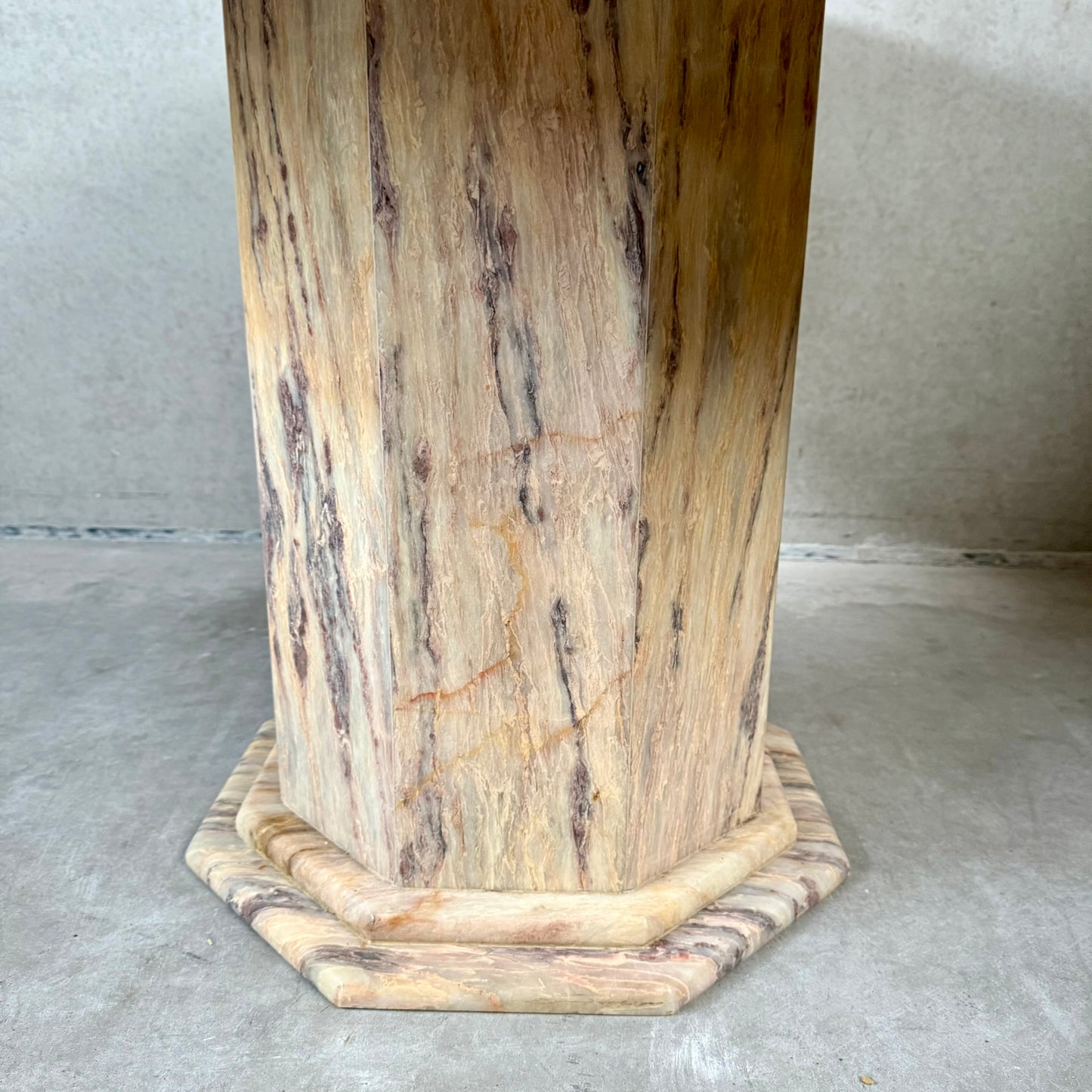 Achteckiger Marmor-Esstisch aus der Mitte des 20. Jahrhunderts, Italien, 1980