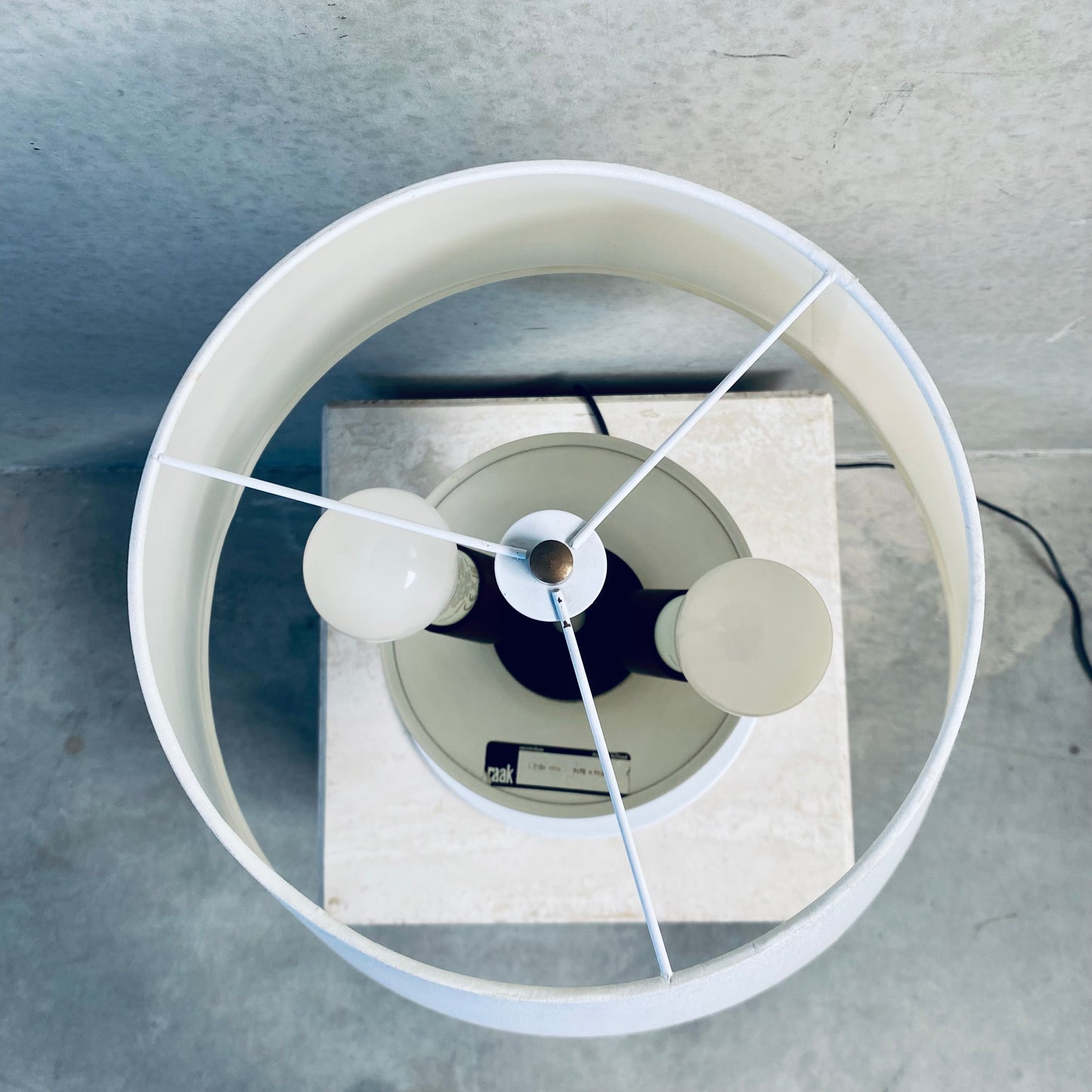 Weiße Tulpen-Tischleuchte RAAK Amsterdam aus der Mitte des 20. Jahrhunderts, Niederlande, 1960