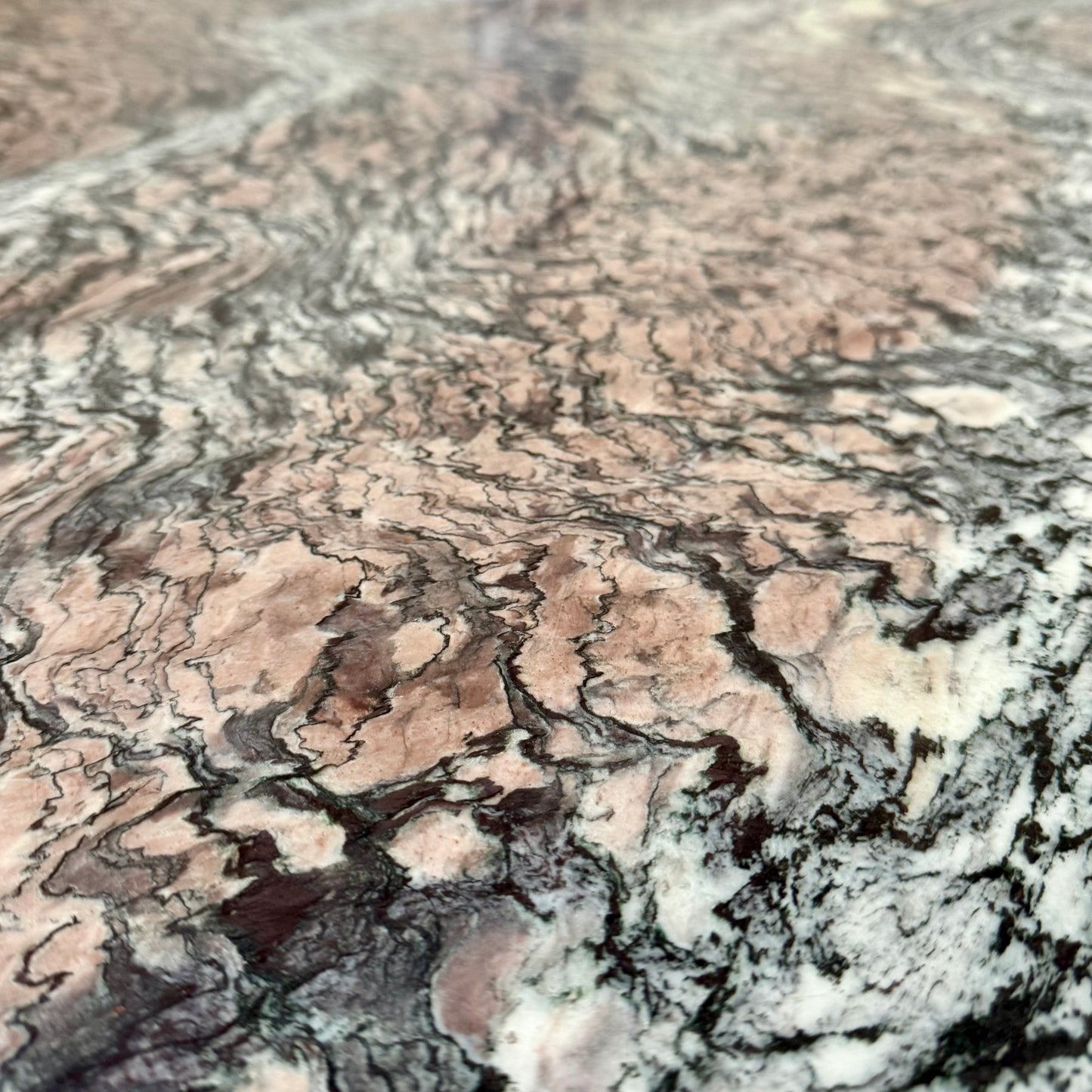 Table de salle à manger en marbre Cipollino Ondulato, style milieu du XXe siècle, Italie