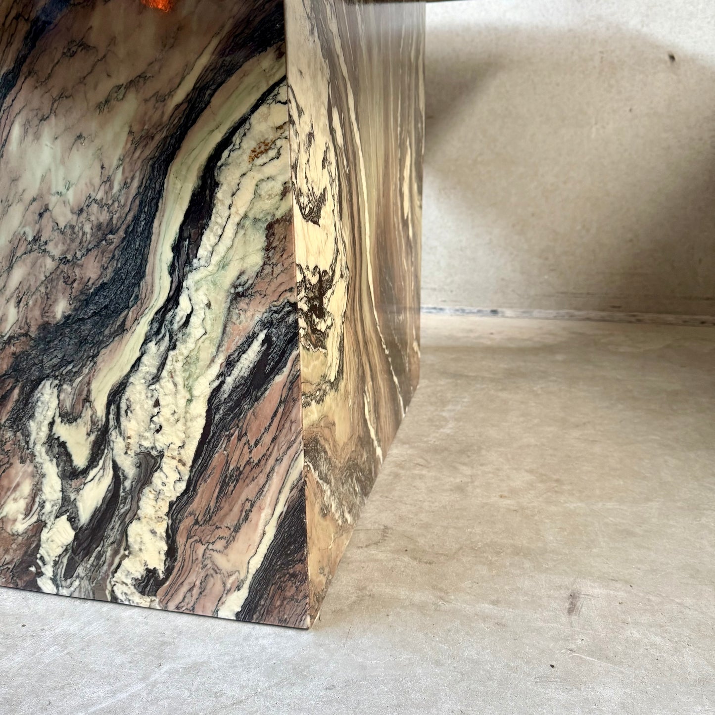 Table de salle à manger en marbre Cipollino Ondulato, style milieu du XXe siècle, Italie