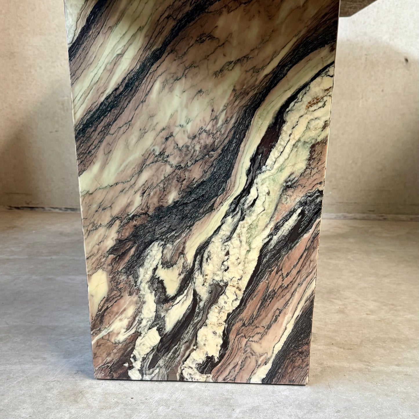 Table de salle à manger en marbre Cipollino Ondulato, style milieu du XXe siècle, Italie