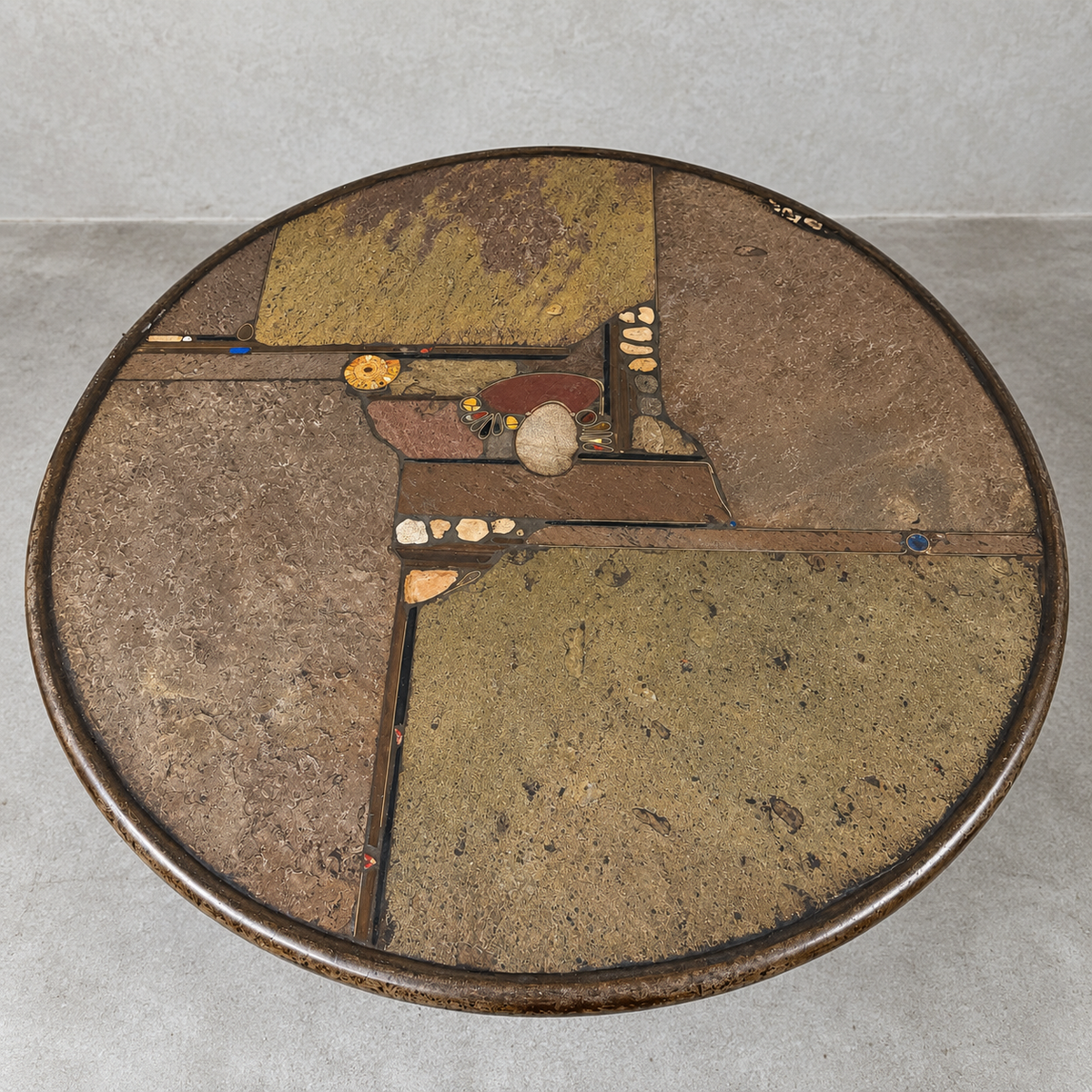 One-of-a-kind Paul Kingma round coffee table from 1999, featuring natural stone, brass, mineral inlays and an ammonite fossil in a unique family composition. Ø110 × H41 cm.