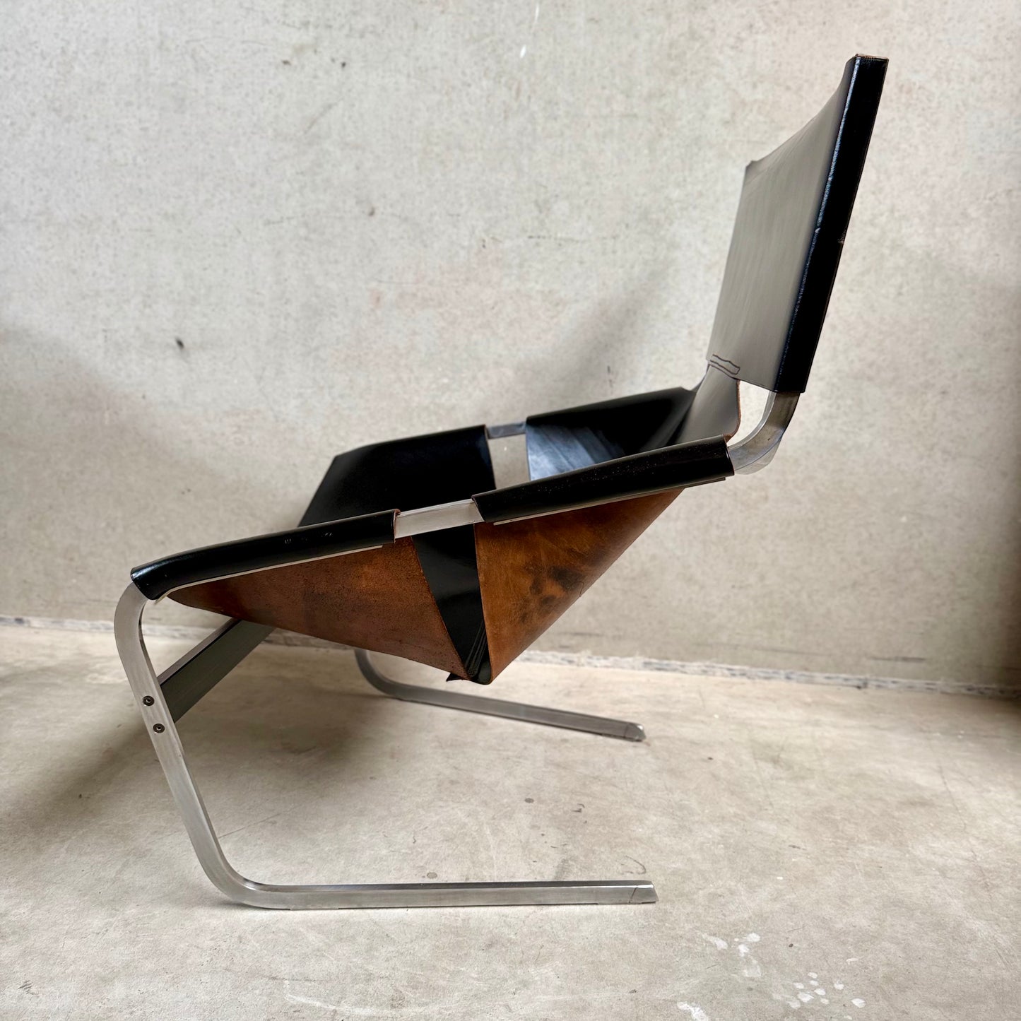 Black Leather Lounge Chair "F444" by Pierre Paulin for Artifort Netherlands 1963