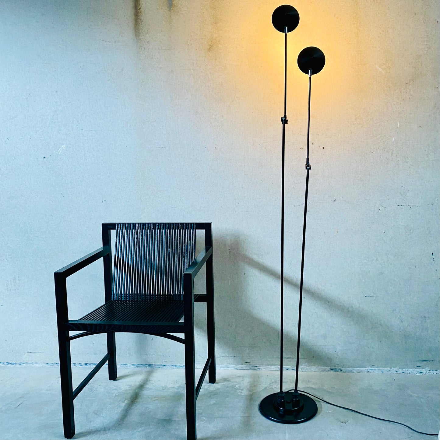 Niederländisches Design: Pola Amstelveen Stehleuchte, minimalistisches Design, 1980