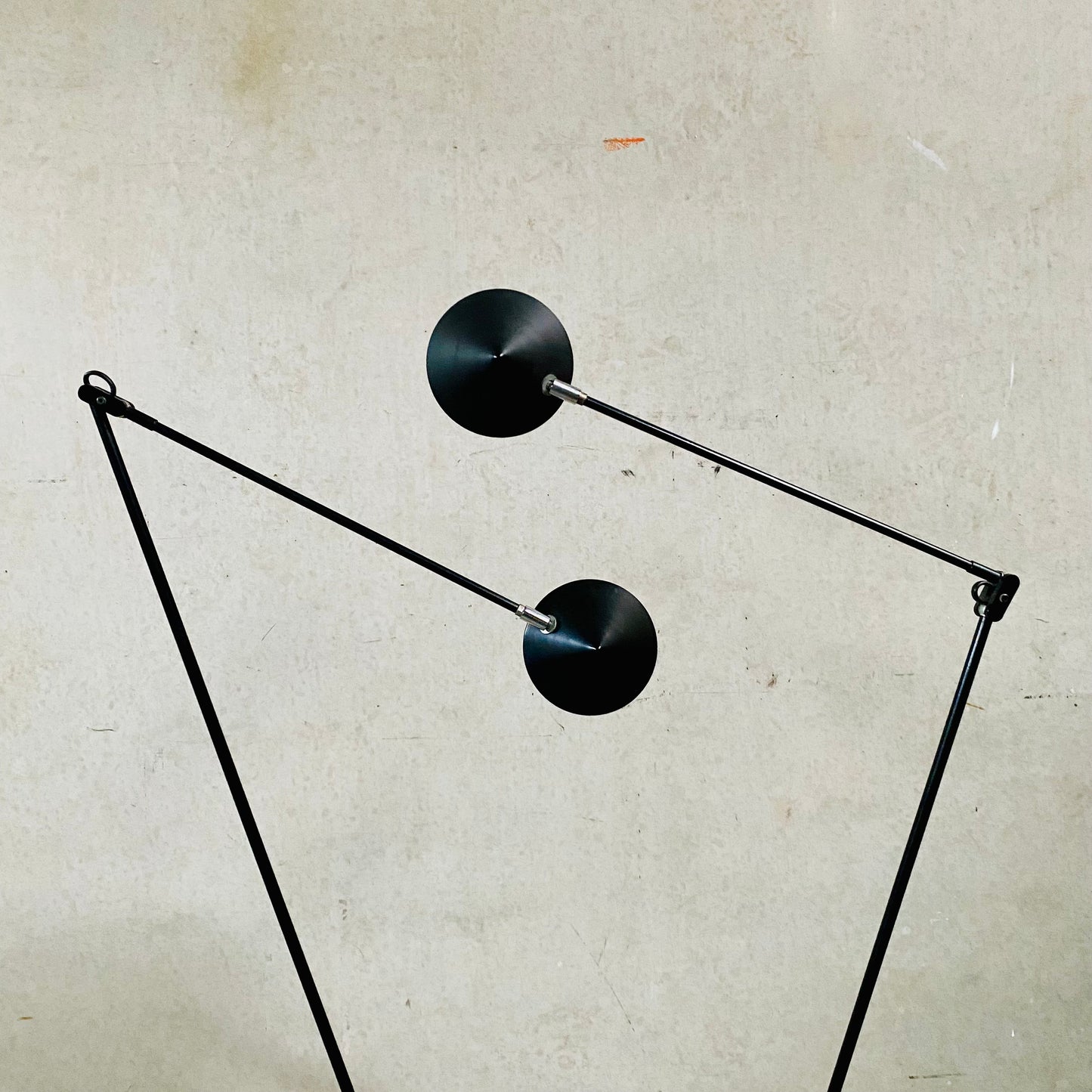 Niederländisches Design: Pola Amstelveen Stehleuchte, minimalistisches Design, 1980
