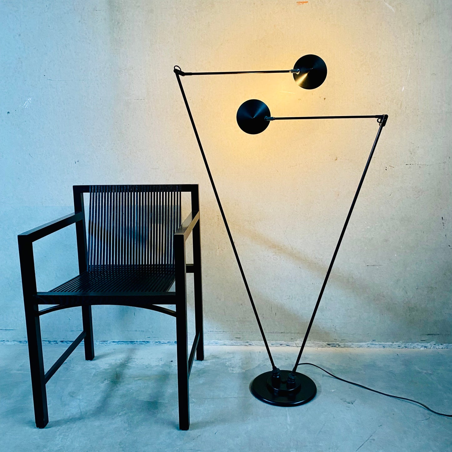 Niederländisches Design: Pola Amstelveen Stehleuchte, minimalistisches Design, 1980