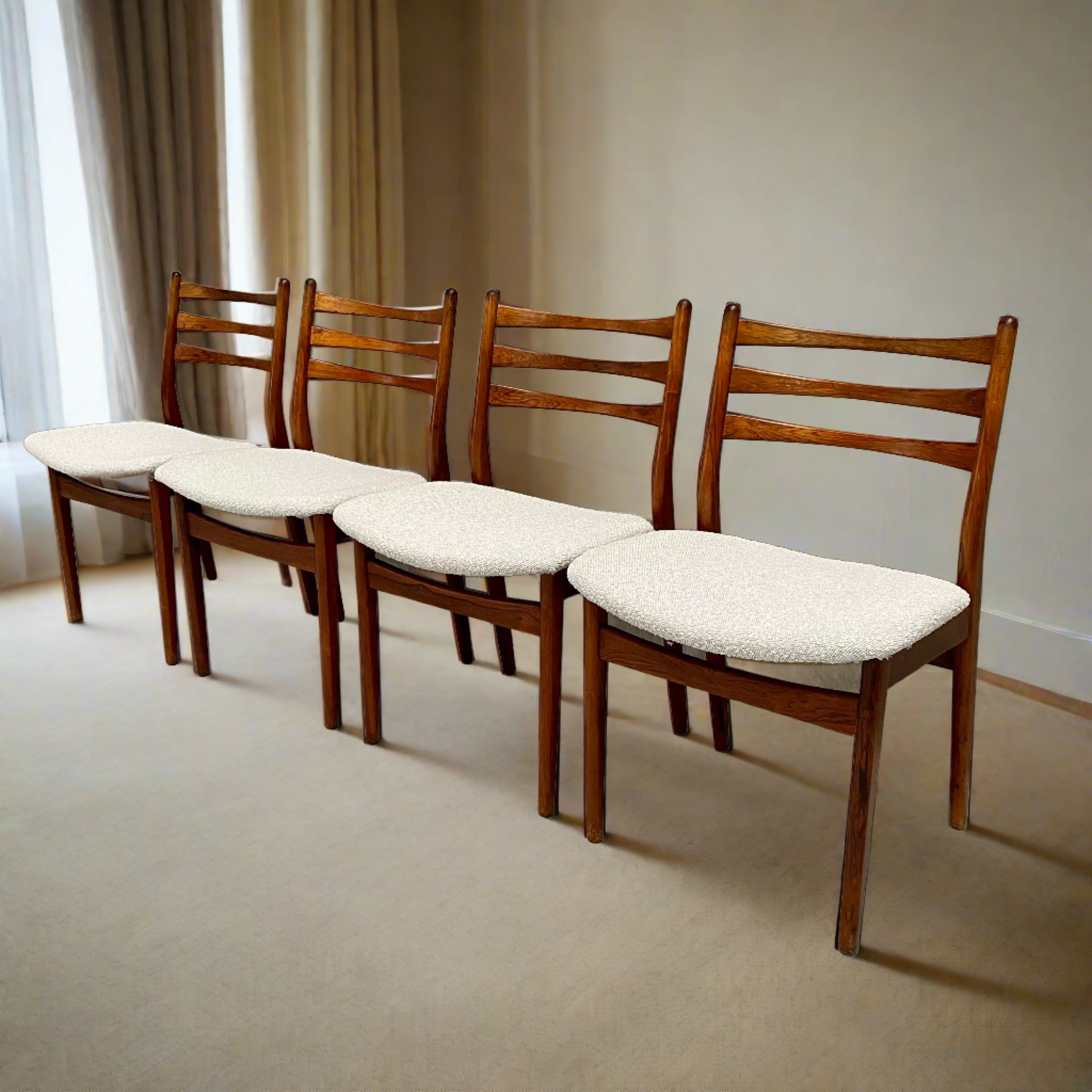 4 chaises de salle à manger en palissandre avec revêtement en bouclé pour Topform, Pays-Bas 1960