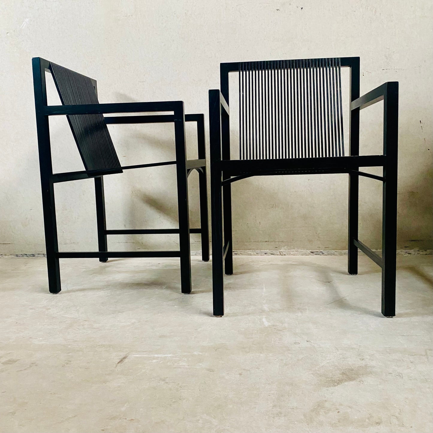 2 x Ruud-Jan Kokke schwarze „Latjes“-Stühle für 't Spectrum, Niederlande 1980