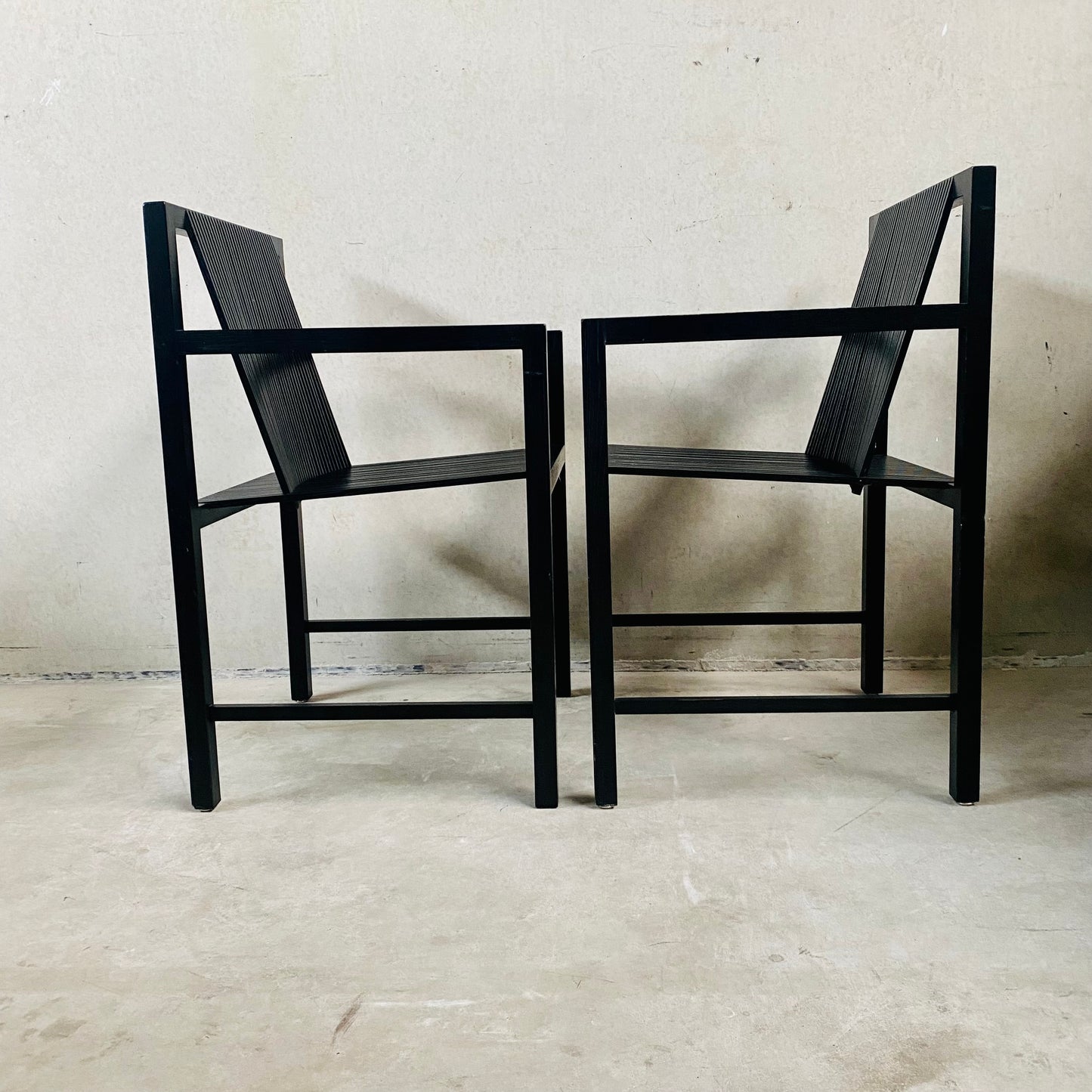 2 x Ruud-Jan Kokke schwarze „Latjes“-Stühle für 't Spectrum, Niederlande 1980