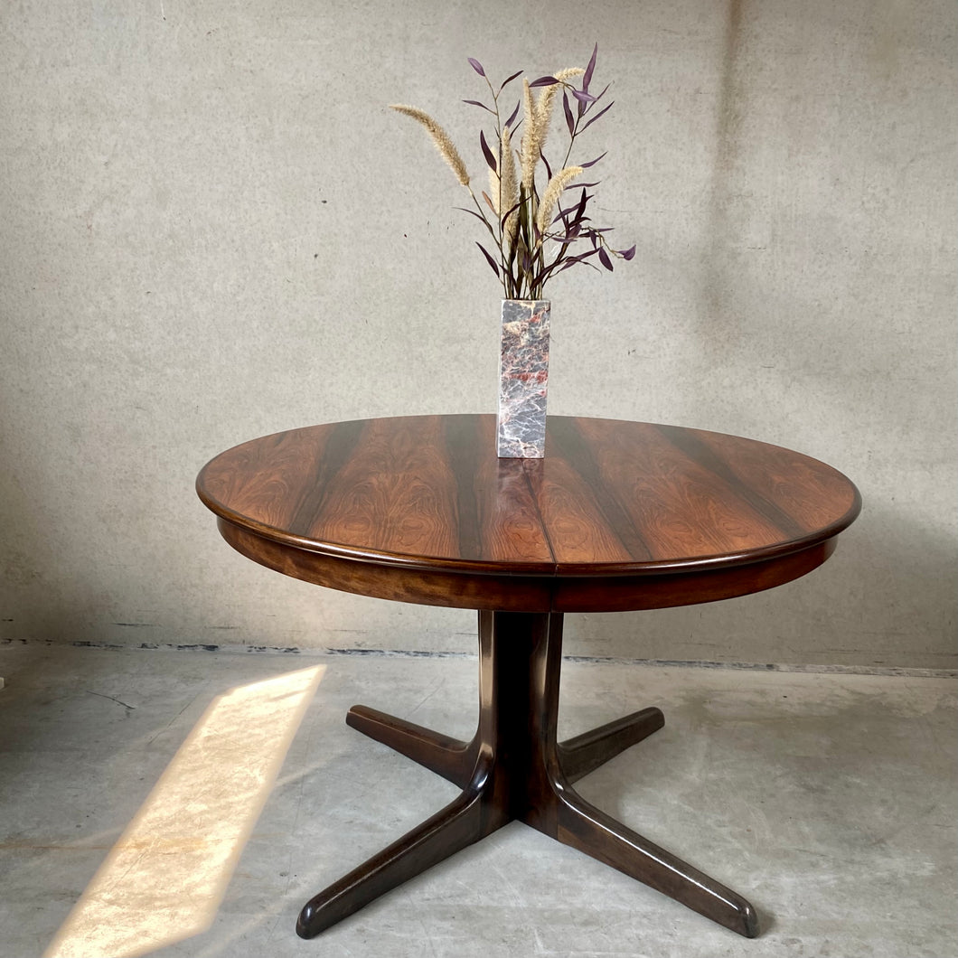 Mid-Century Rosewood Round Extendable Danish Design Dining Table 1970