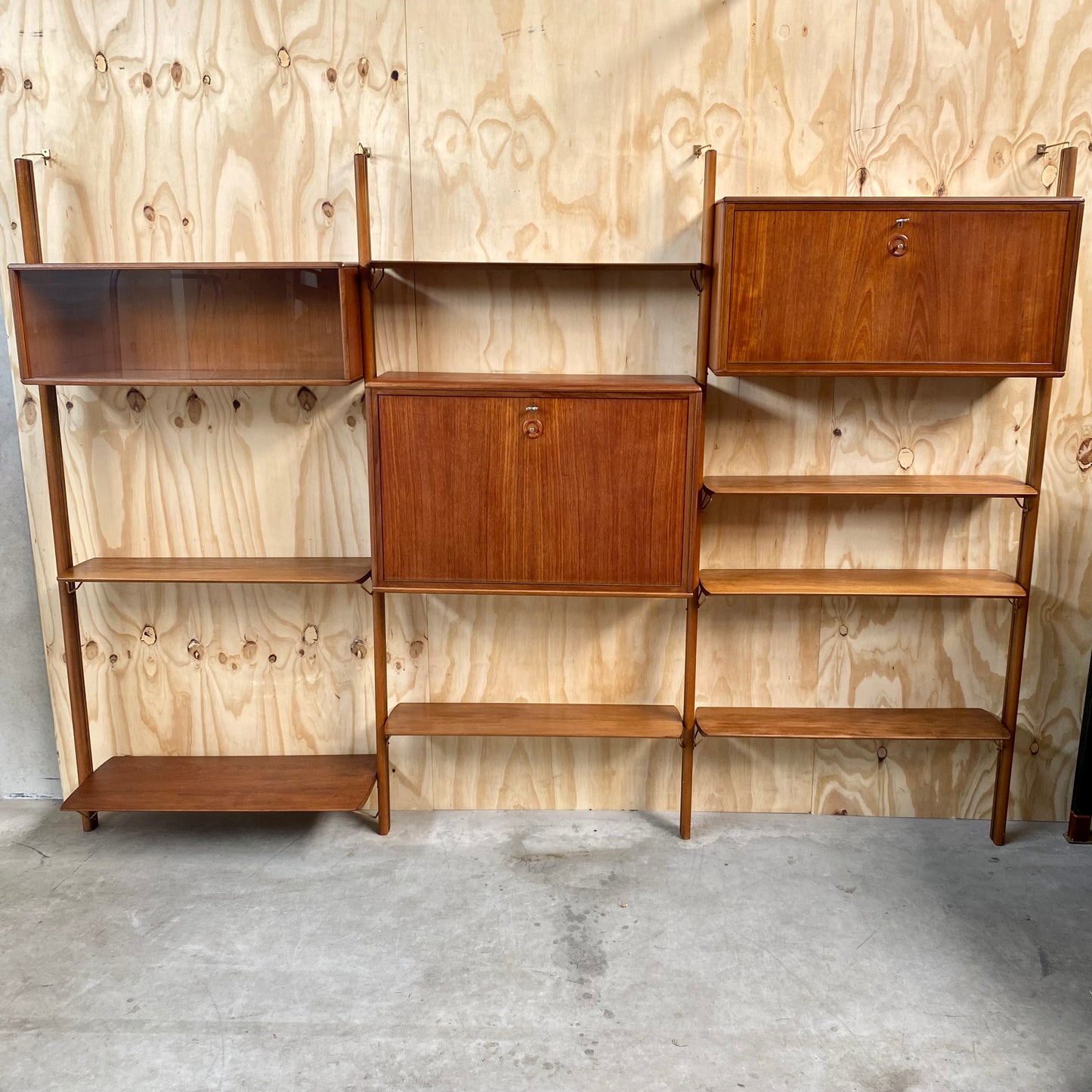 Große Teakholz-Wandkonsole von William Watting für Fristho, Niederlande, 1960