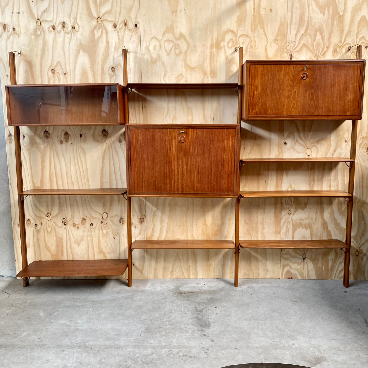 Große Teakholz-Wandkonsole von William Watting für Fristho, Niederlande, 1960